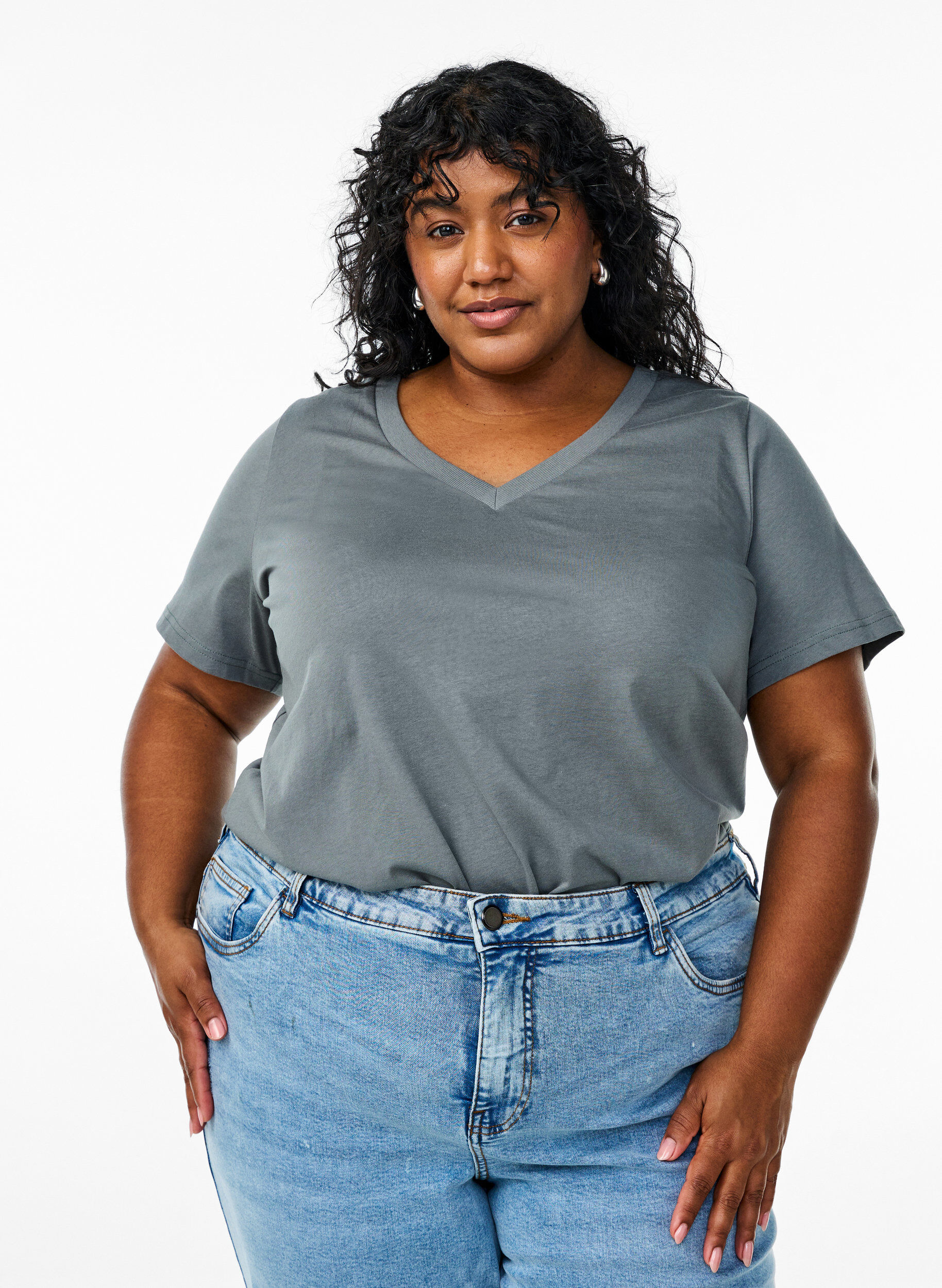 Basis T-shirt van katoen met een V-hals, Groen, Model