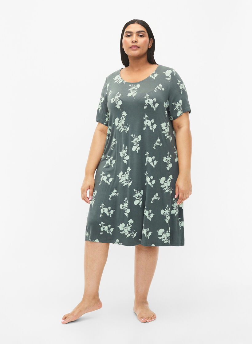 Nachtjapon van viscose met korte mouwen en print, Balsam Green AOP, Model image number 2