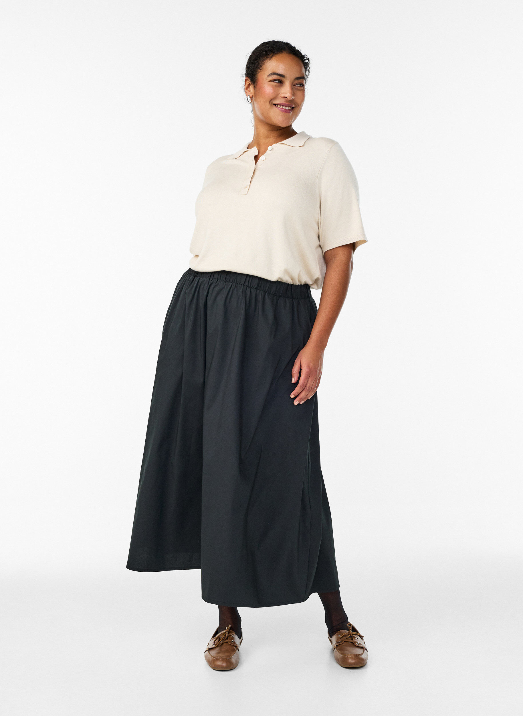 Zizzi Midirok met elastische tailleband, Zwart, Model image number 1