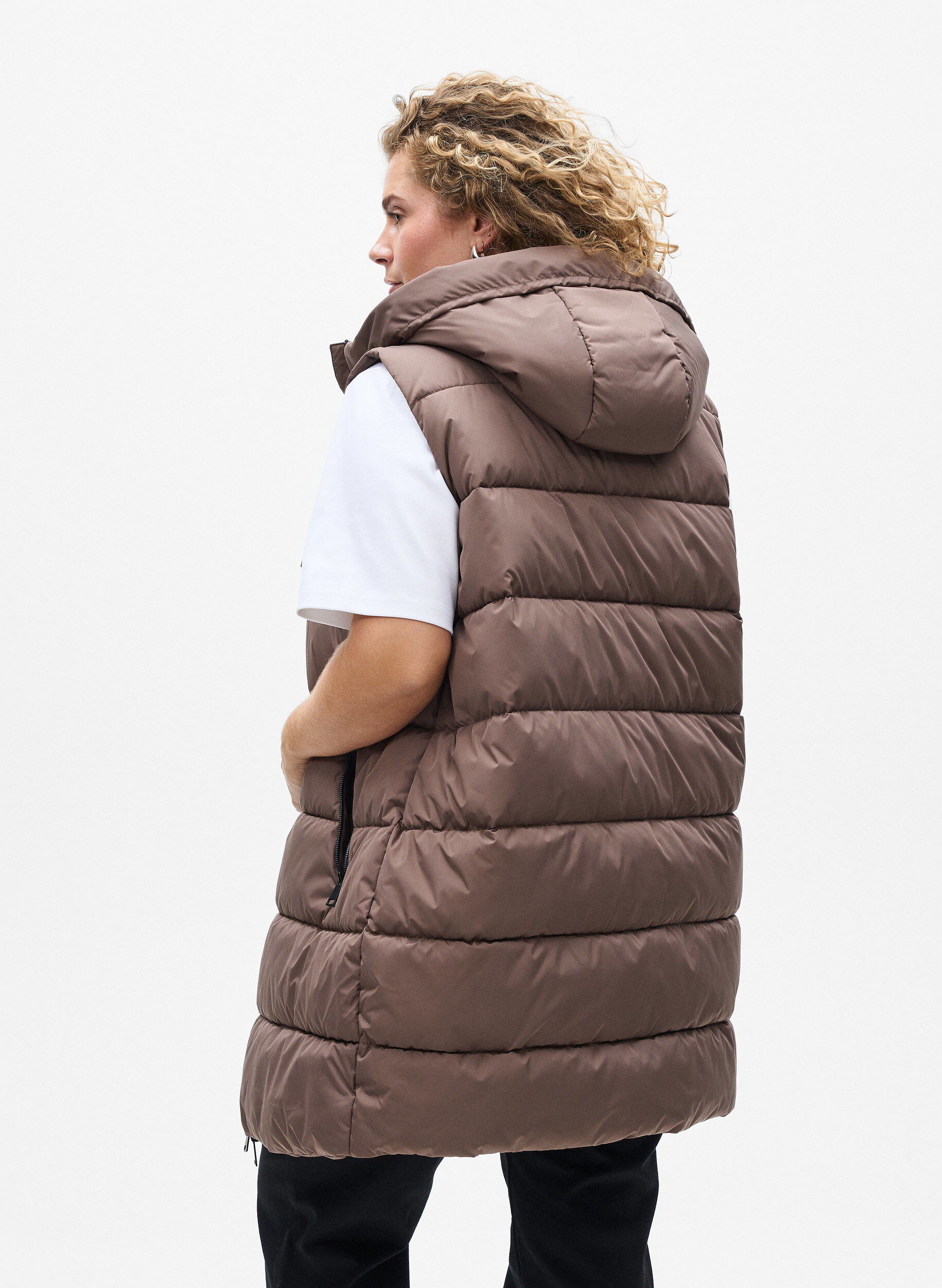 Zizzi Lange vest met capuchon en zakken, Bruin, Model image number 2