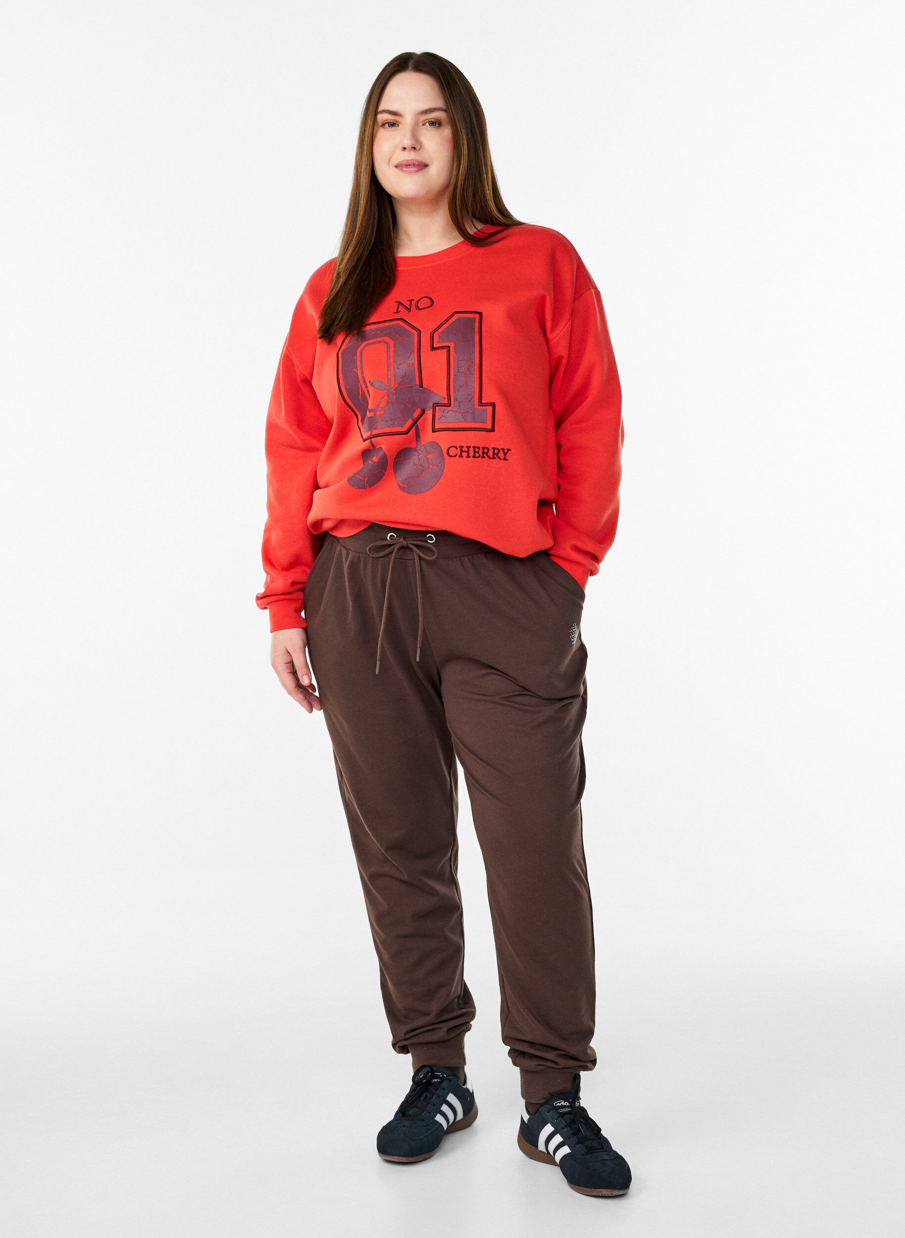 Zizzi Sweatshirt met motief aan de voorkant, Rood, Model image number 1