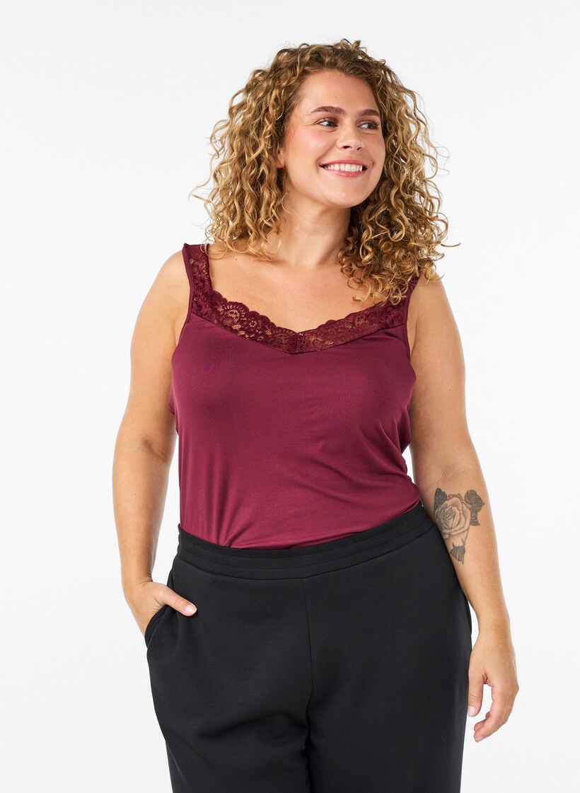 Viscose top met kanten rand, Rood, Model image number 0