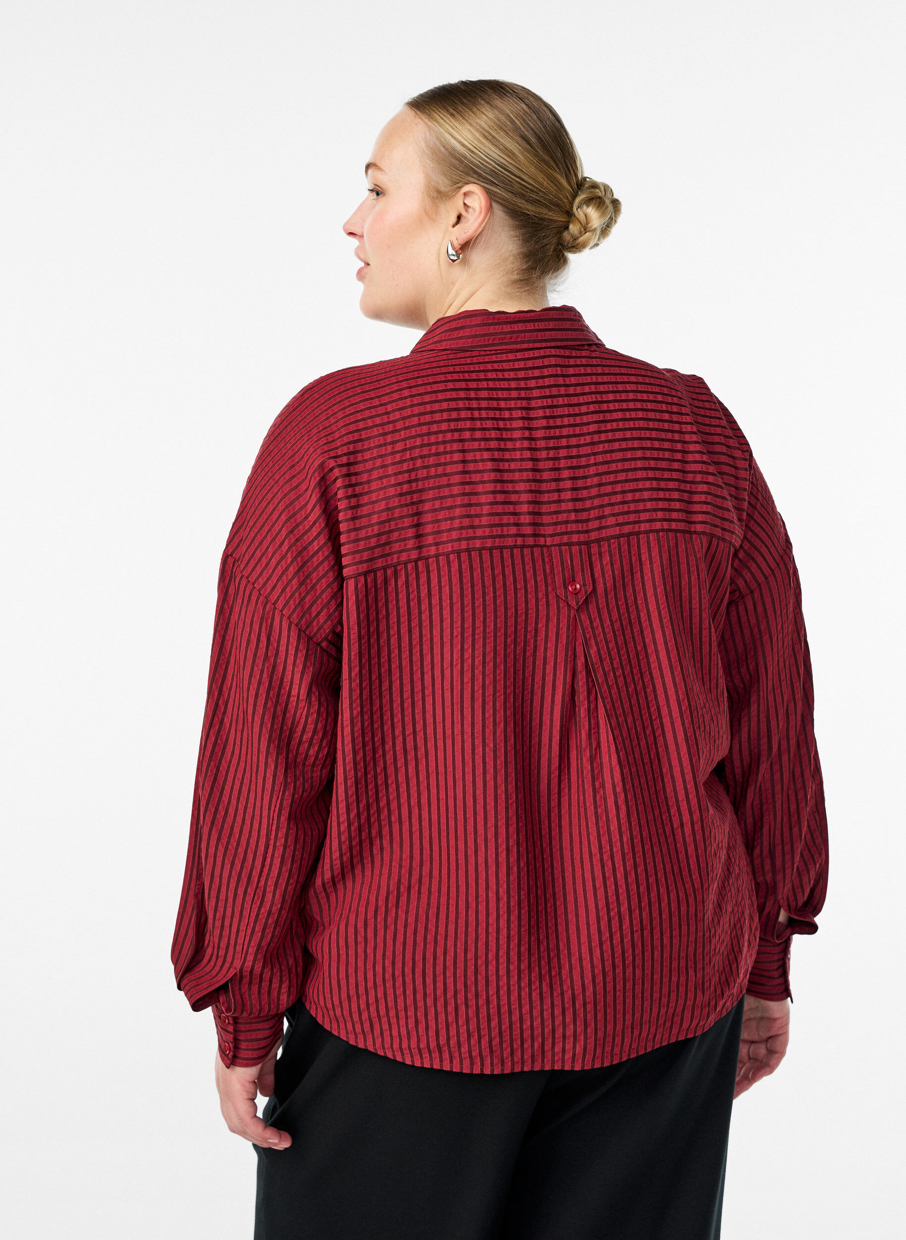 Zizzi Gestreept shirt met knoopdetail op de achterkant, Rood, Model image number 2