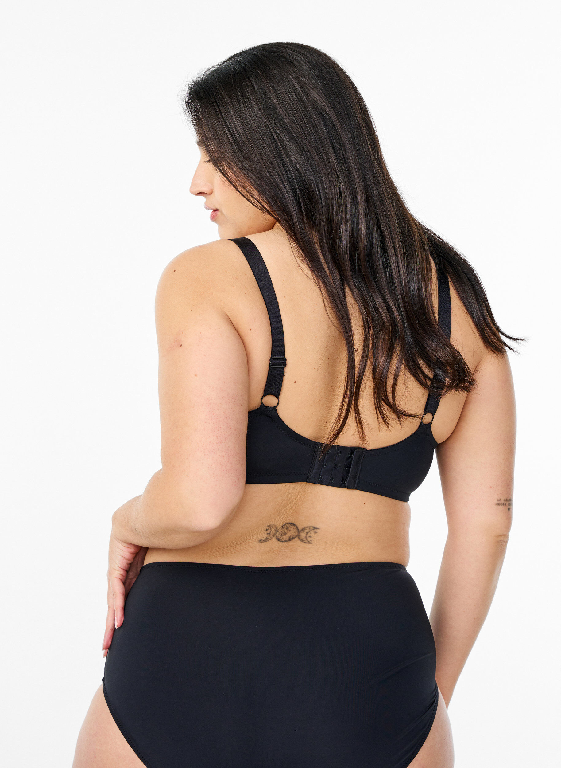 Zizzi Gewatteerde bh met bloemenborduursel, Zwart, Model image number 1