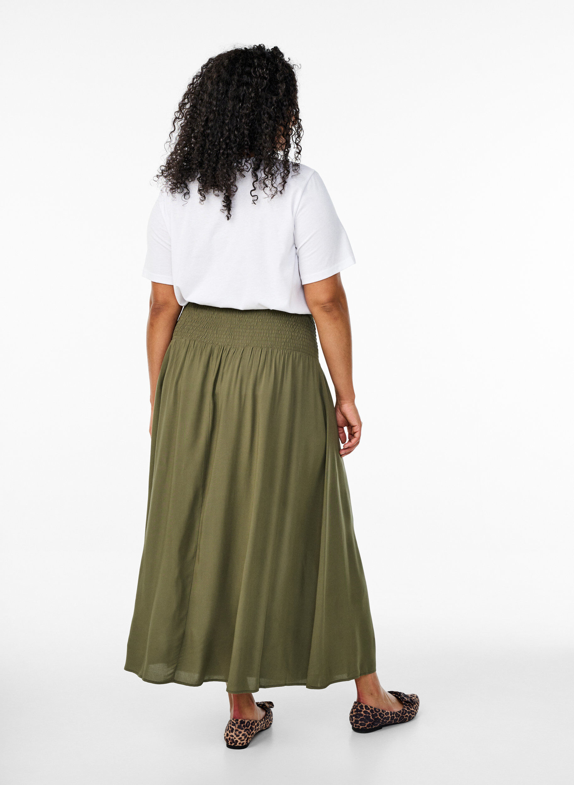 ZizziMaxi rok in viscose met smokwerk, Groen, Model image number 1