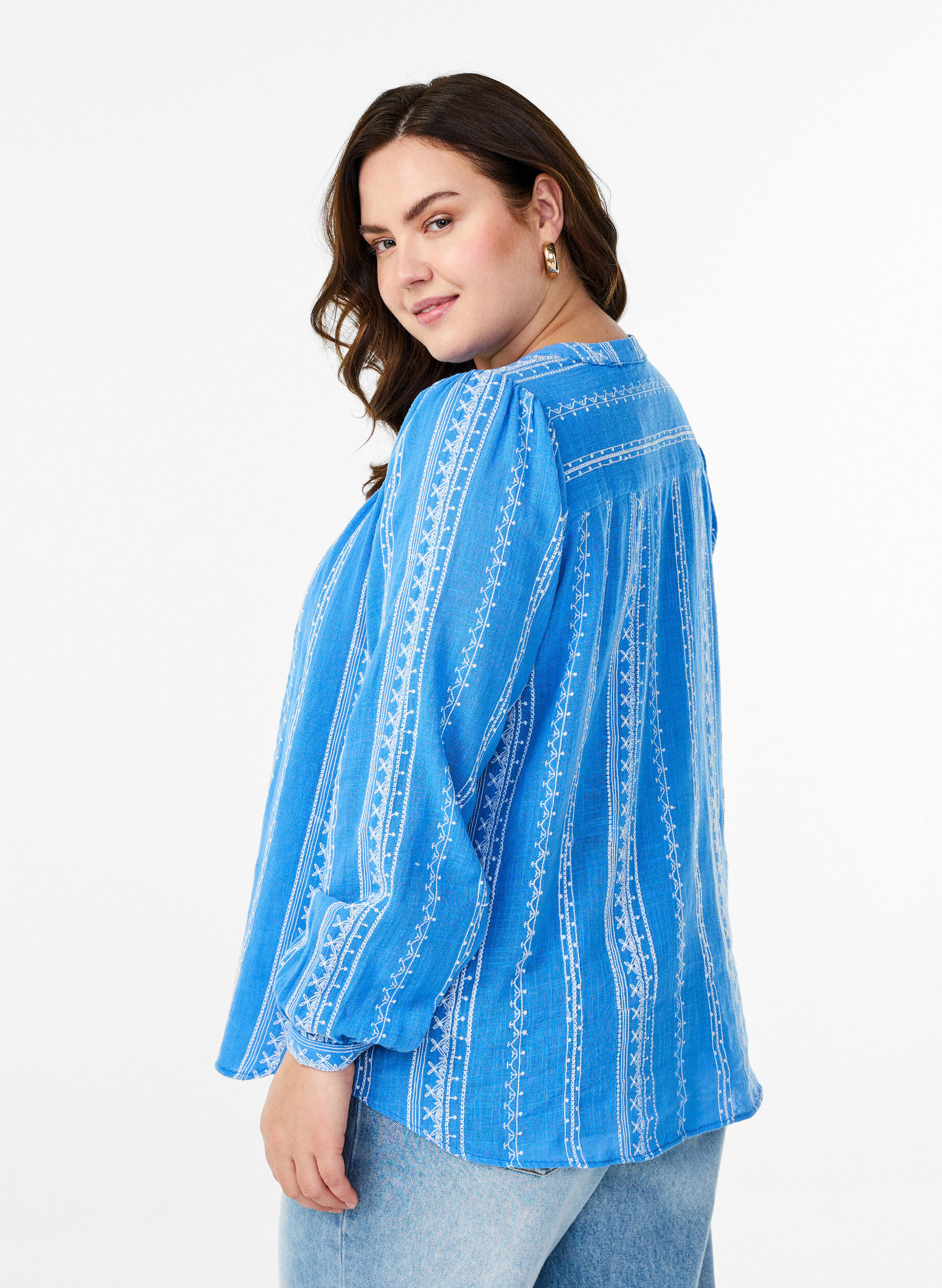 Zizzi Blouse met geborduurd patroon, Blauw, Model image number 2