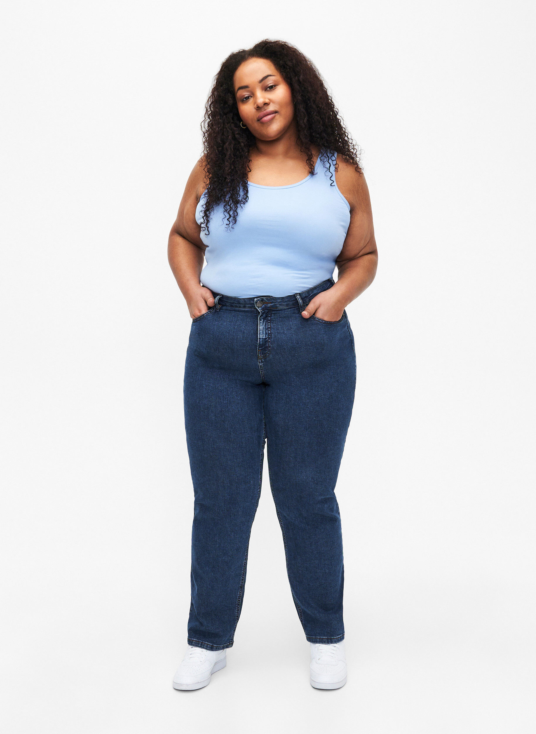 Zizzi Effen gekleurd basic top in katoen, Blauw, Model image number 1