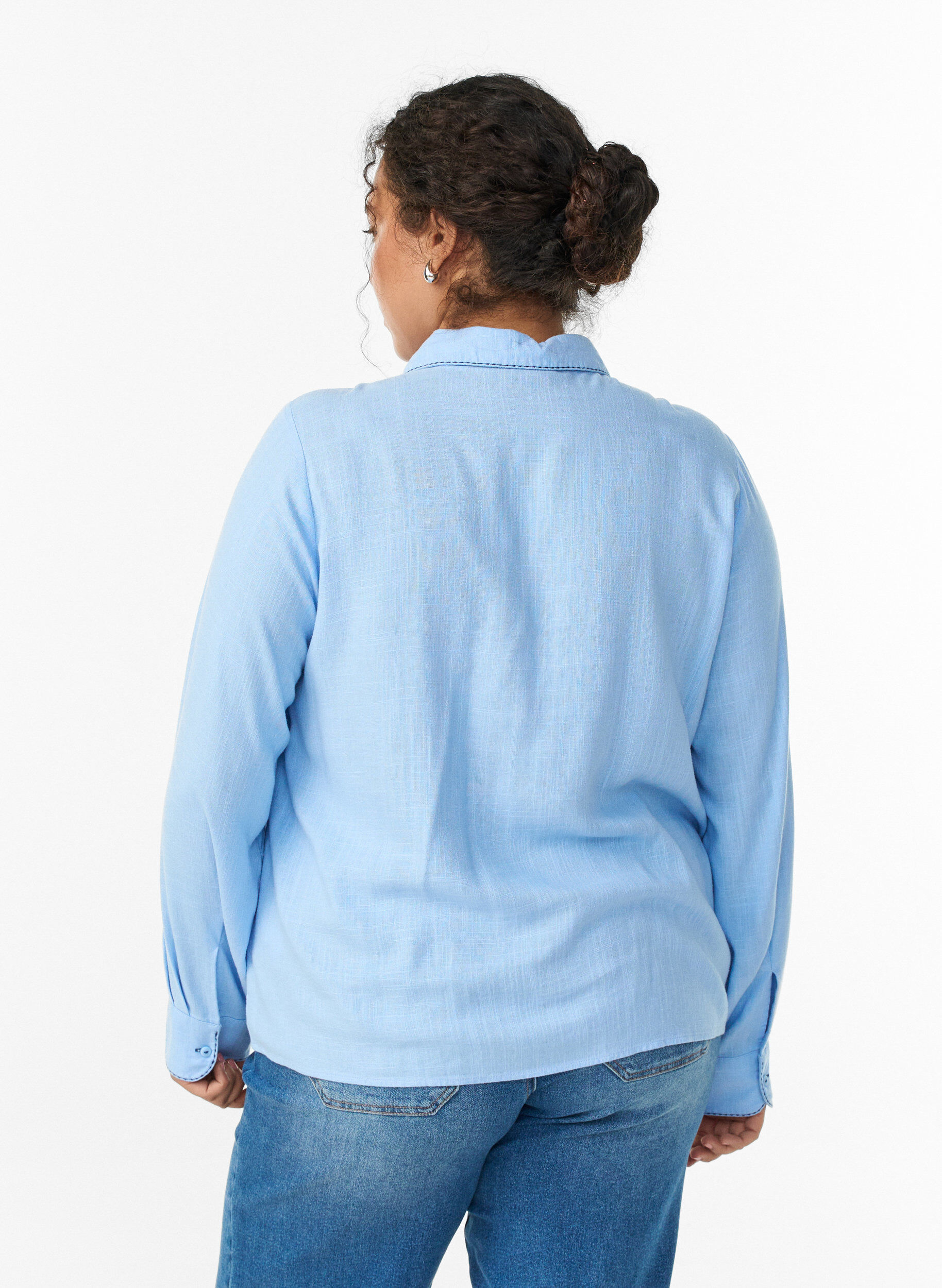 Zizzi Blouse met contraststiksel en borstzakken, Blauw, Model image number 2