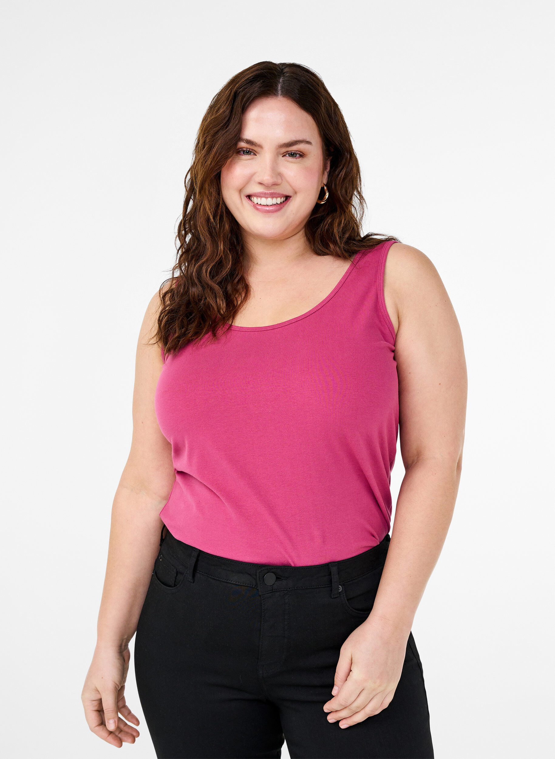 Zizzi Effen gekleurd basic top in katoen, Rood, Model image number 0