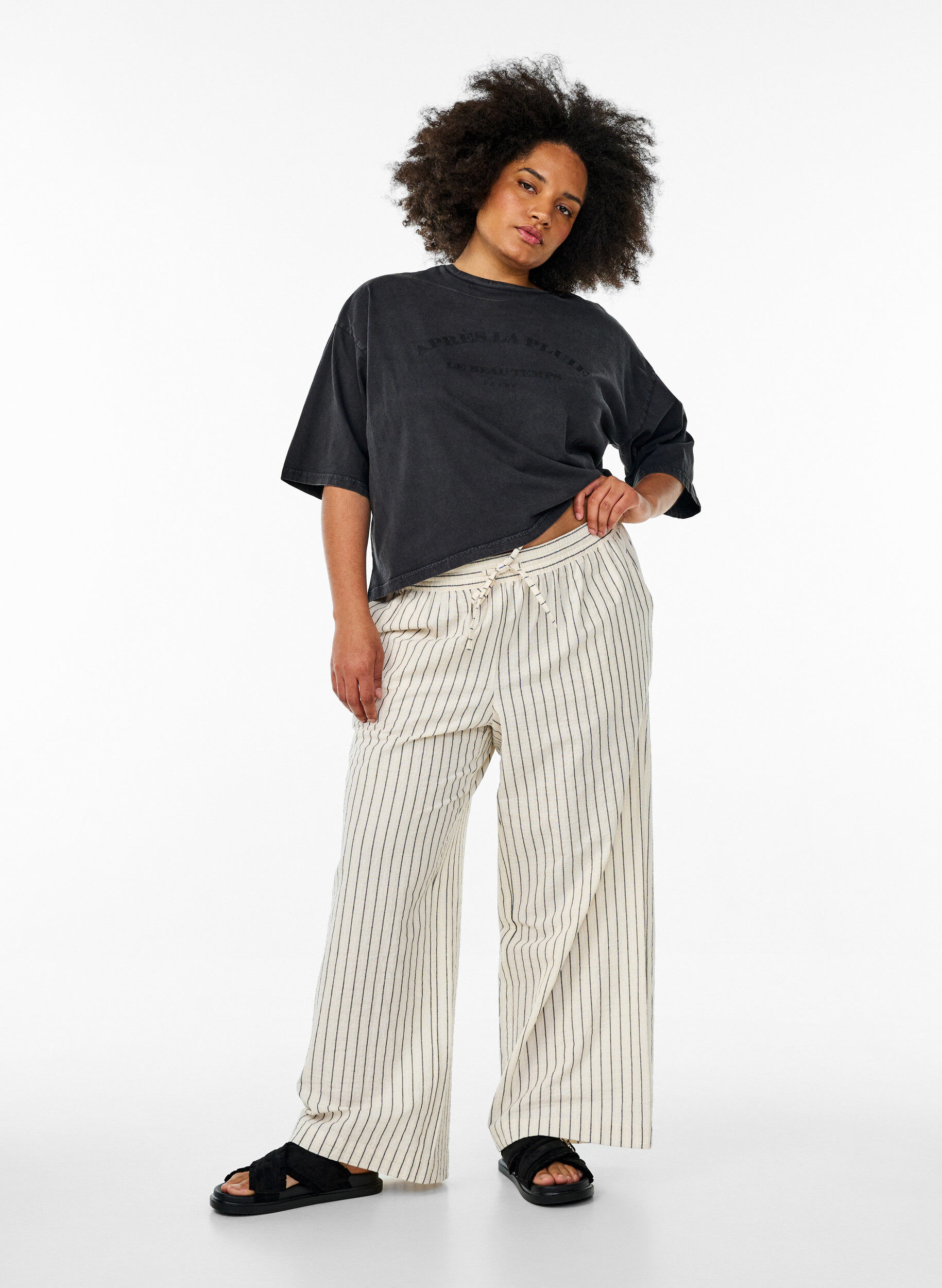 Zizzi Losse broek met hoge taille en zakken, Vanille, Model image number 0