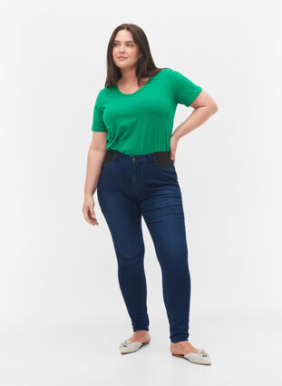 Super slim Amy jeans met elastiek in de taille, Dark blue, Model image number 0