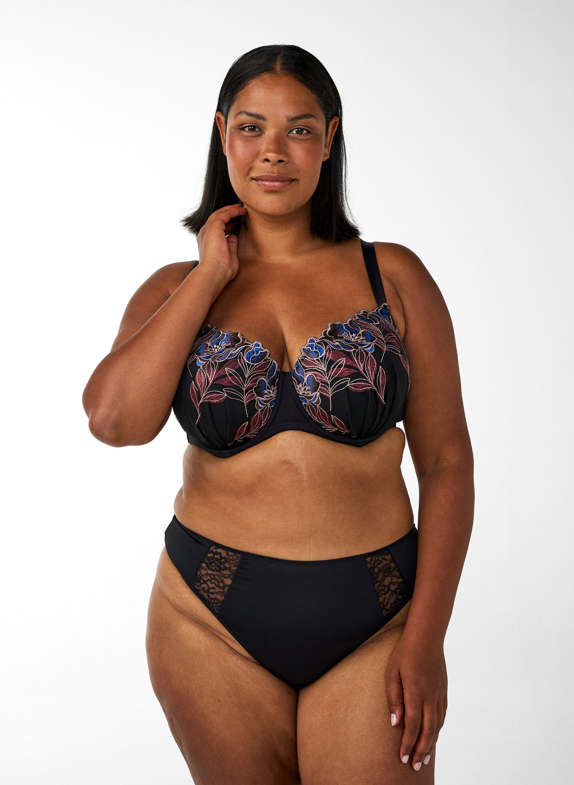 ZizziVoorgevormde beha met bloemenborduursel, Zwart, Model image number 1