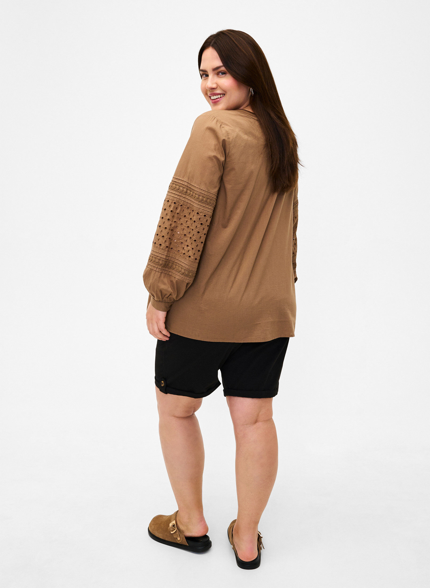 Zizzi Korte chino broek met zakken, Black, Model image number 1