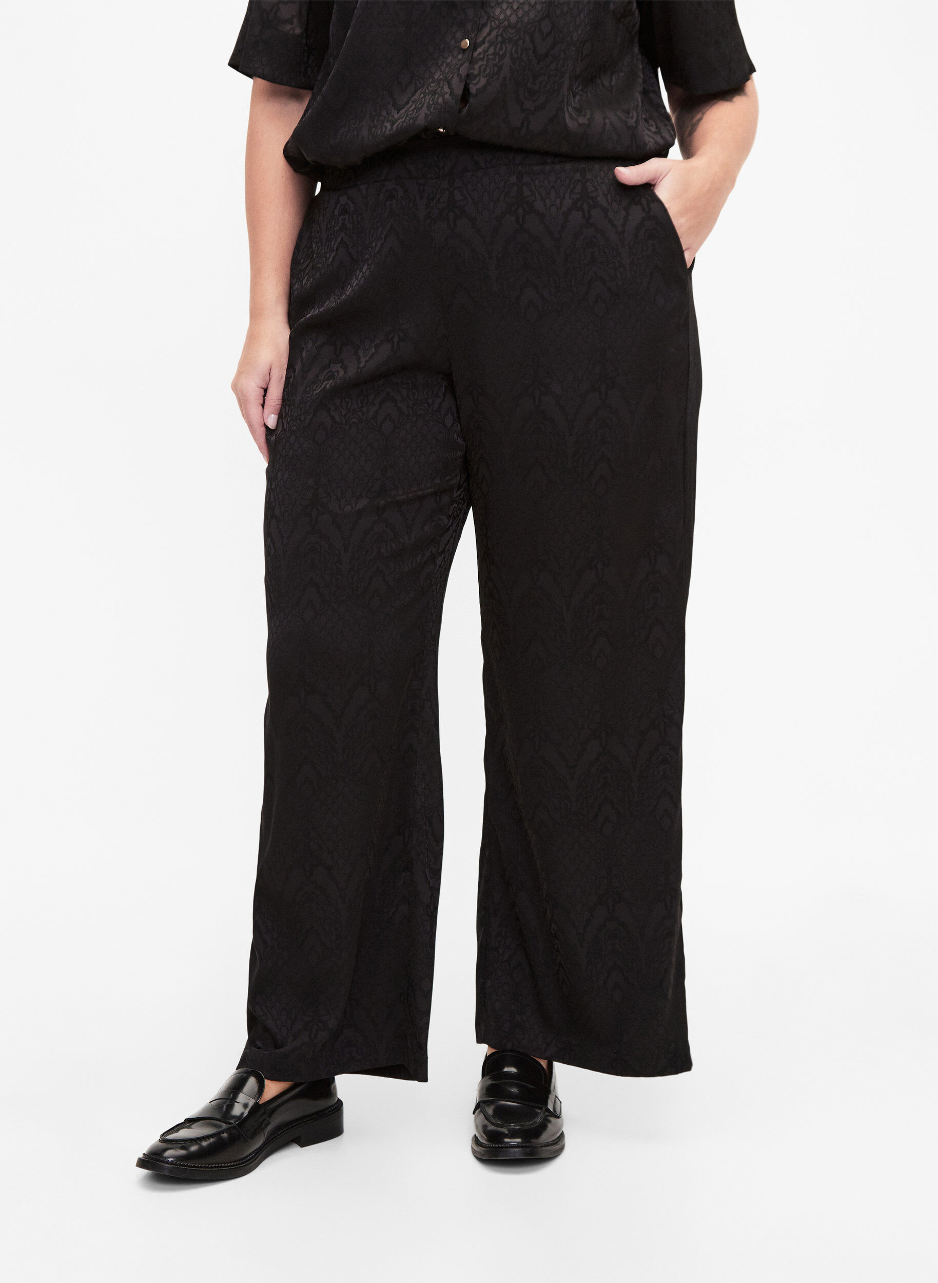 Zizzi Broek met structuurpatroon, Black, Model image number 2