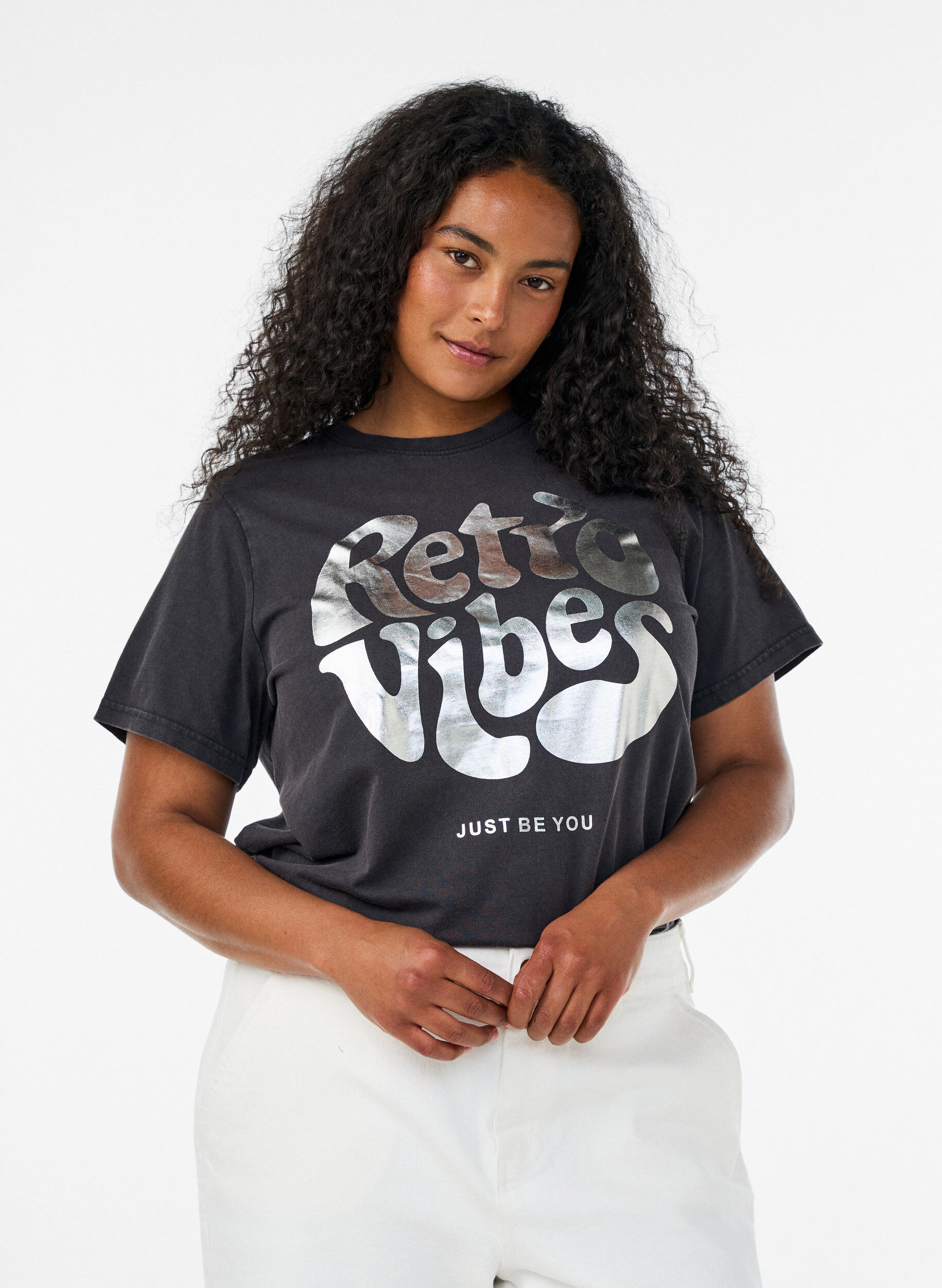 Grafisch T-shirt van biologisch katoen, Zwart, Model
