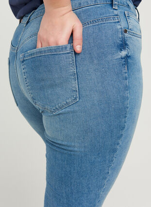 Extra slim fit Sanna jeans met slijtagedetails, Light blue denim, Model image number 2