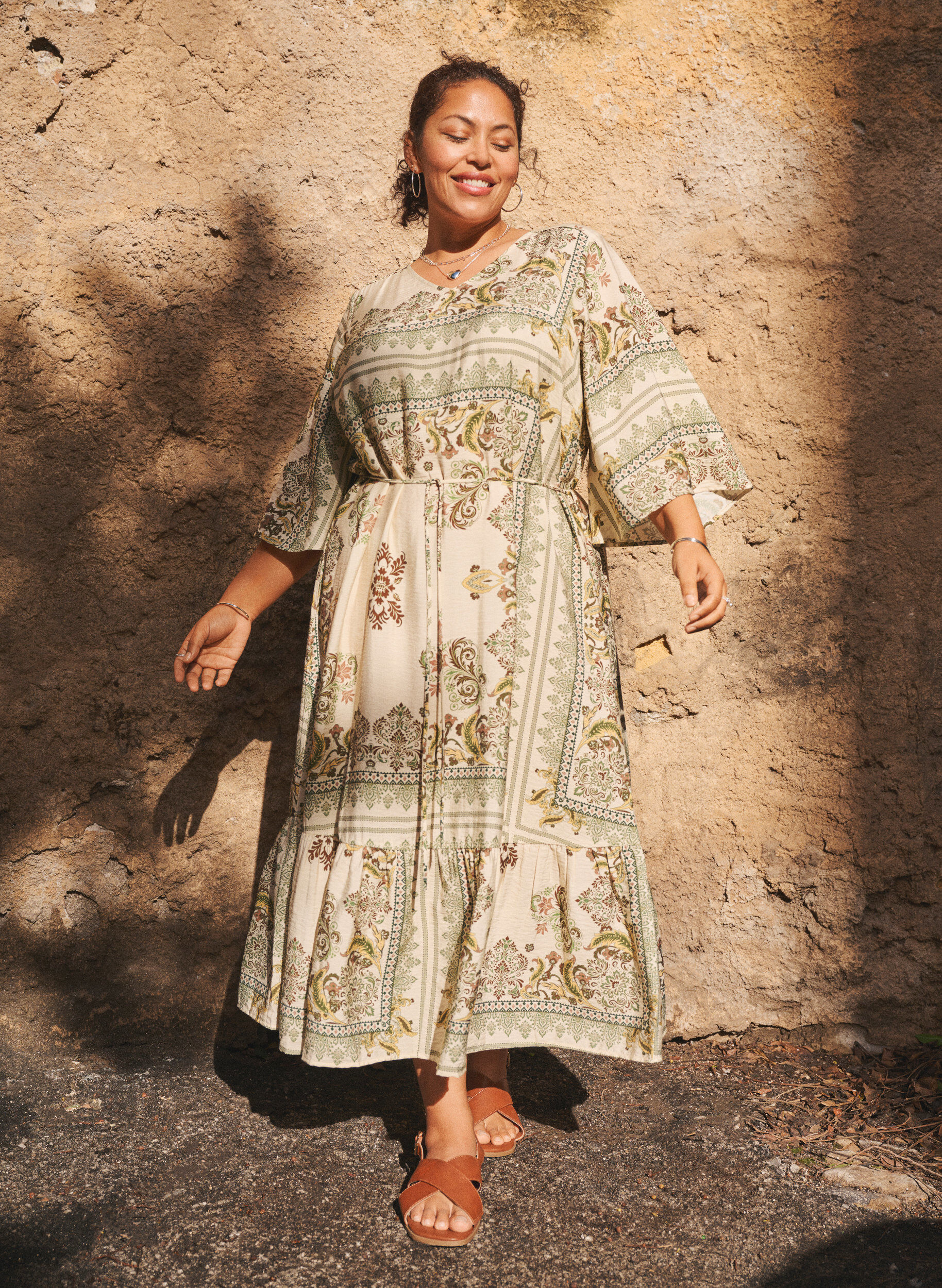 Gedessineerde midi jurk in viscose met strikceintuur