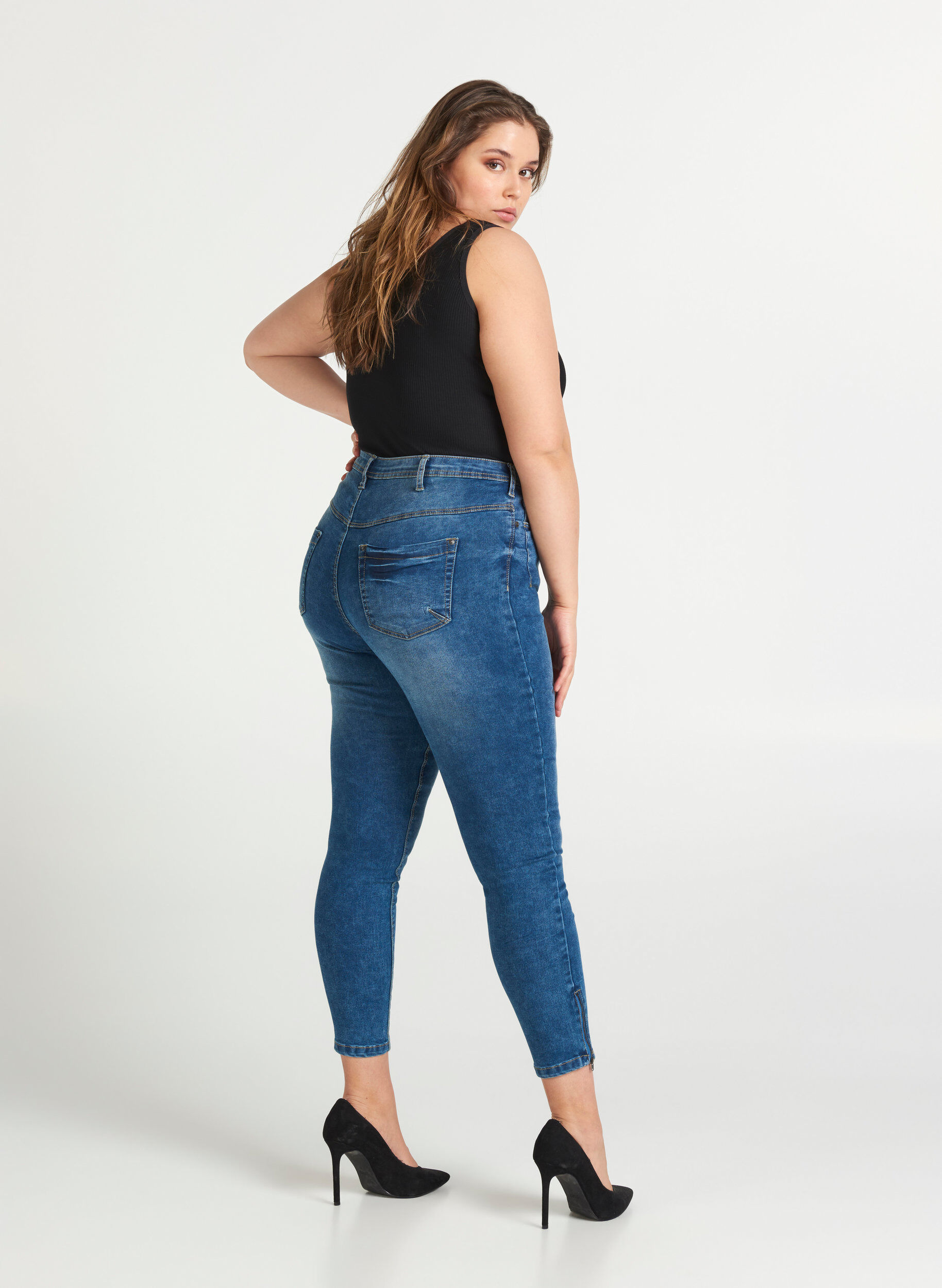 Zizzi Cropped Amy jeans met rits, Blauw, Model image number 2
