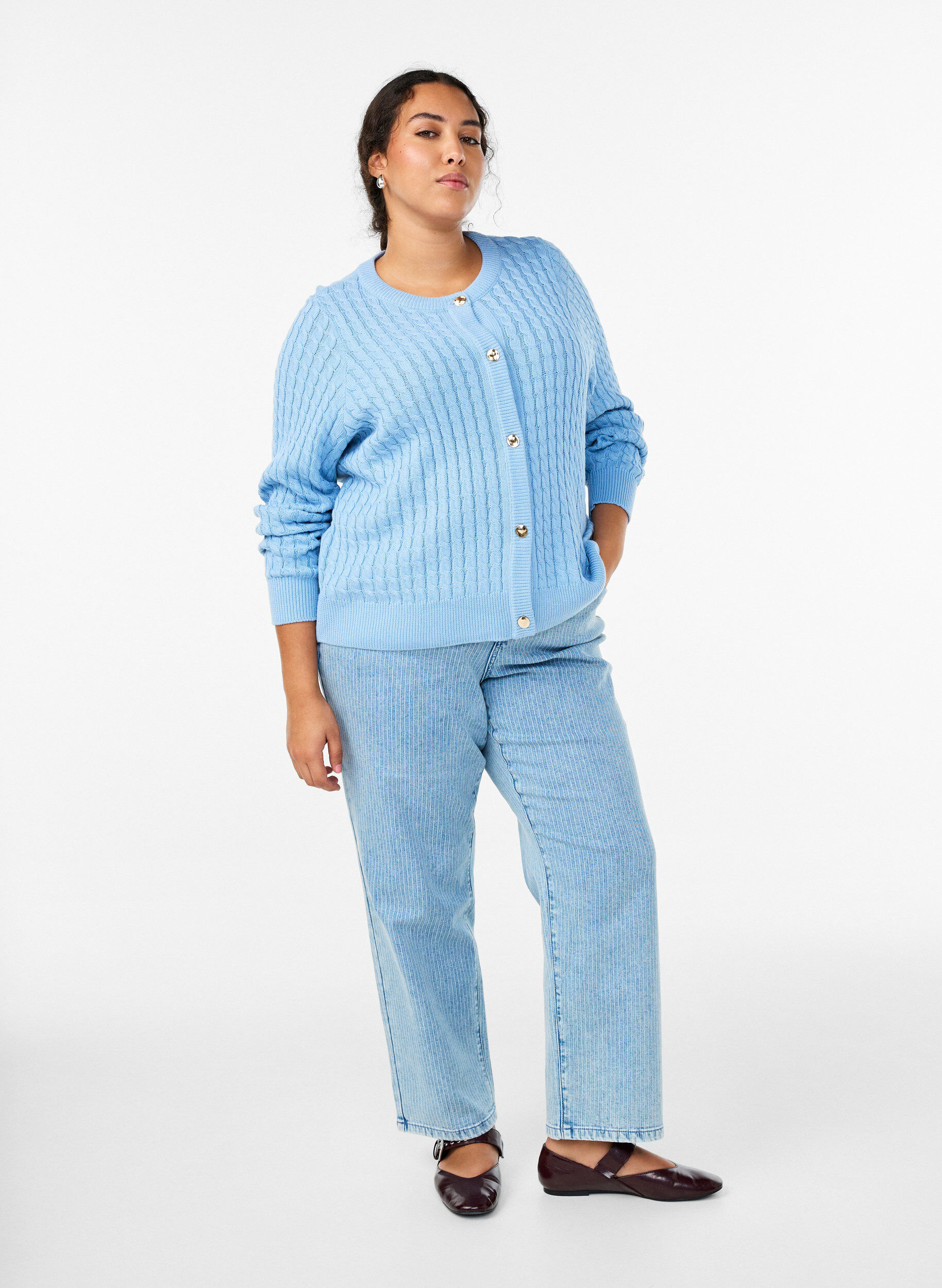 Zizzi Kabelgebreid vest met gouden knopen, Blauw, Model image number 1