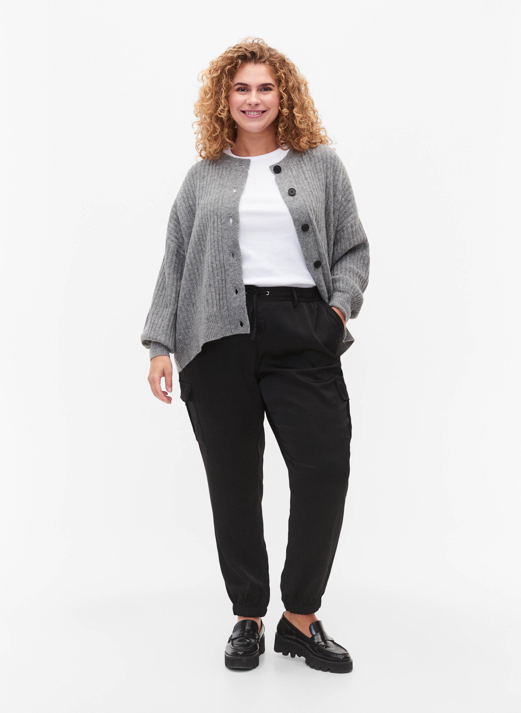 Zizzi Satin Cargo Broeken, Black, Model image number 0