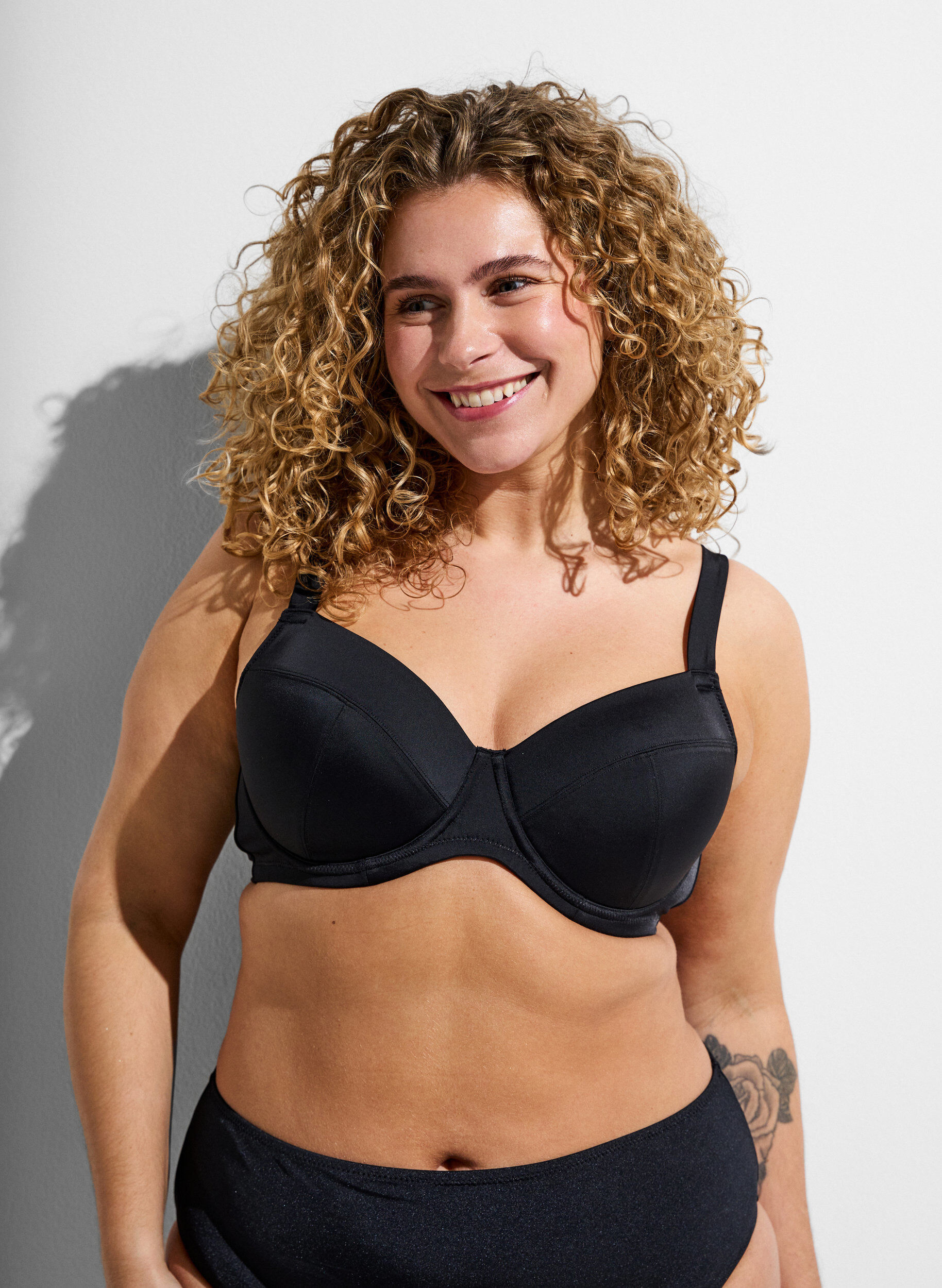 Beugel bikini top met hoge ondersteuning, Zwart, Model