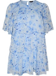 Korte jurk met chiffonlook, bloemenprint en volantlagen, Blauw