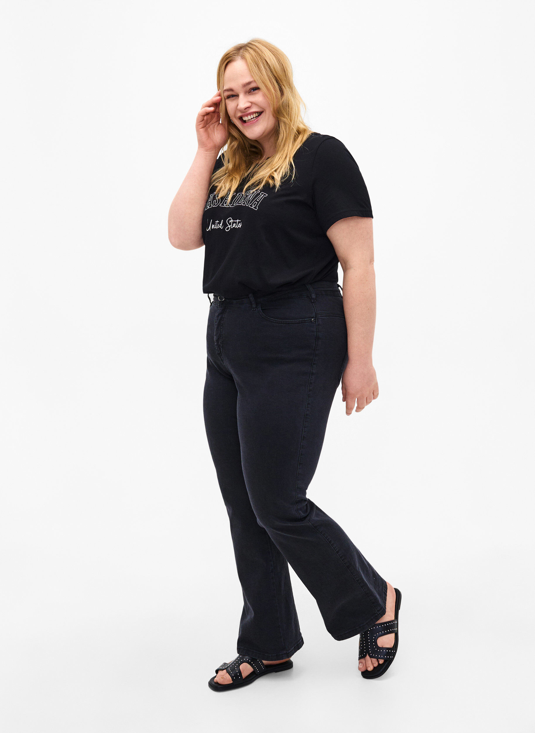 Zizzi Katoenen T-shirt met tekst, Black W. Pasadena, Model image number 2