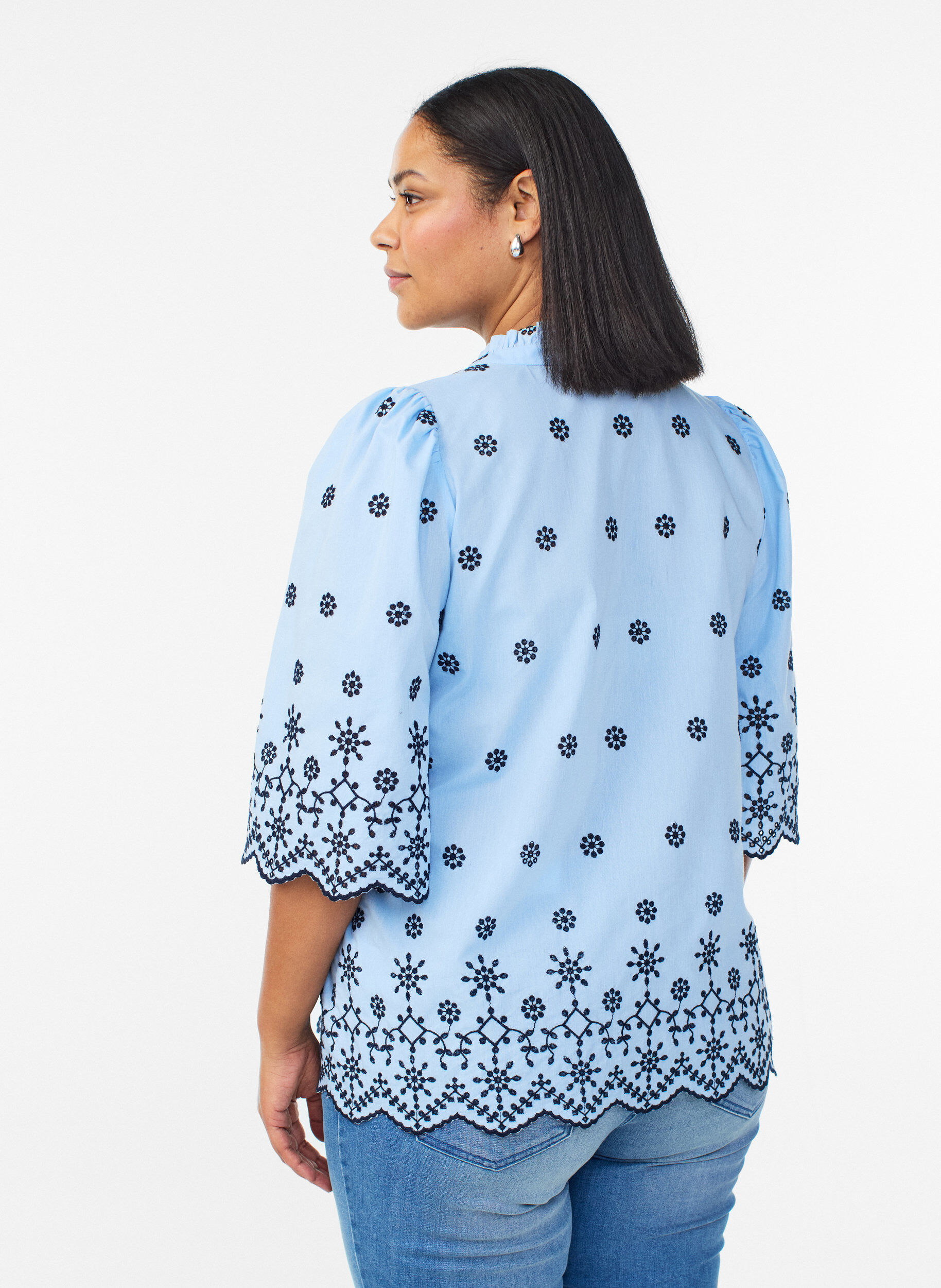 Zizzi Blouse met 3/4 mouwen en geborduurd patroon, Blauw, Model image number 2
