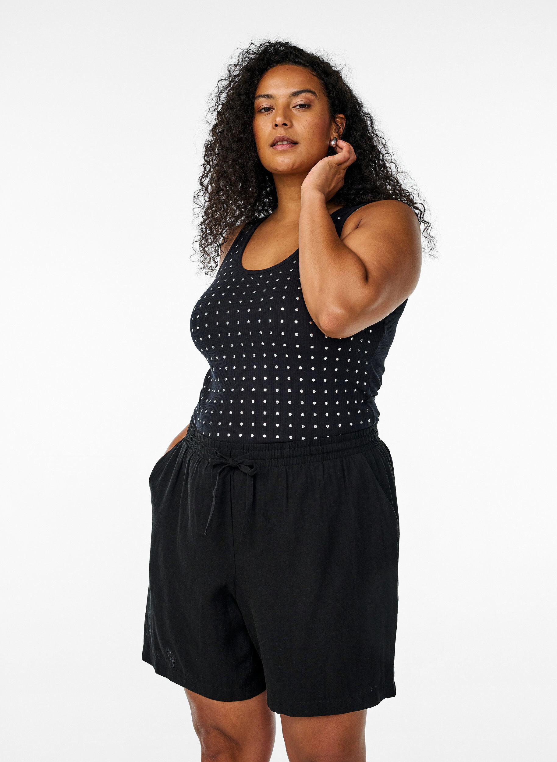 Zizzi Losse shorts van linnen en viscose, Zwart, Model image number 0