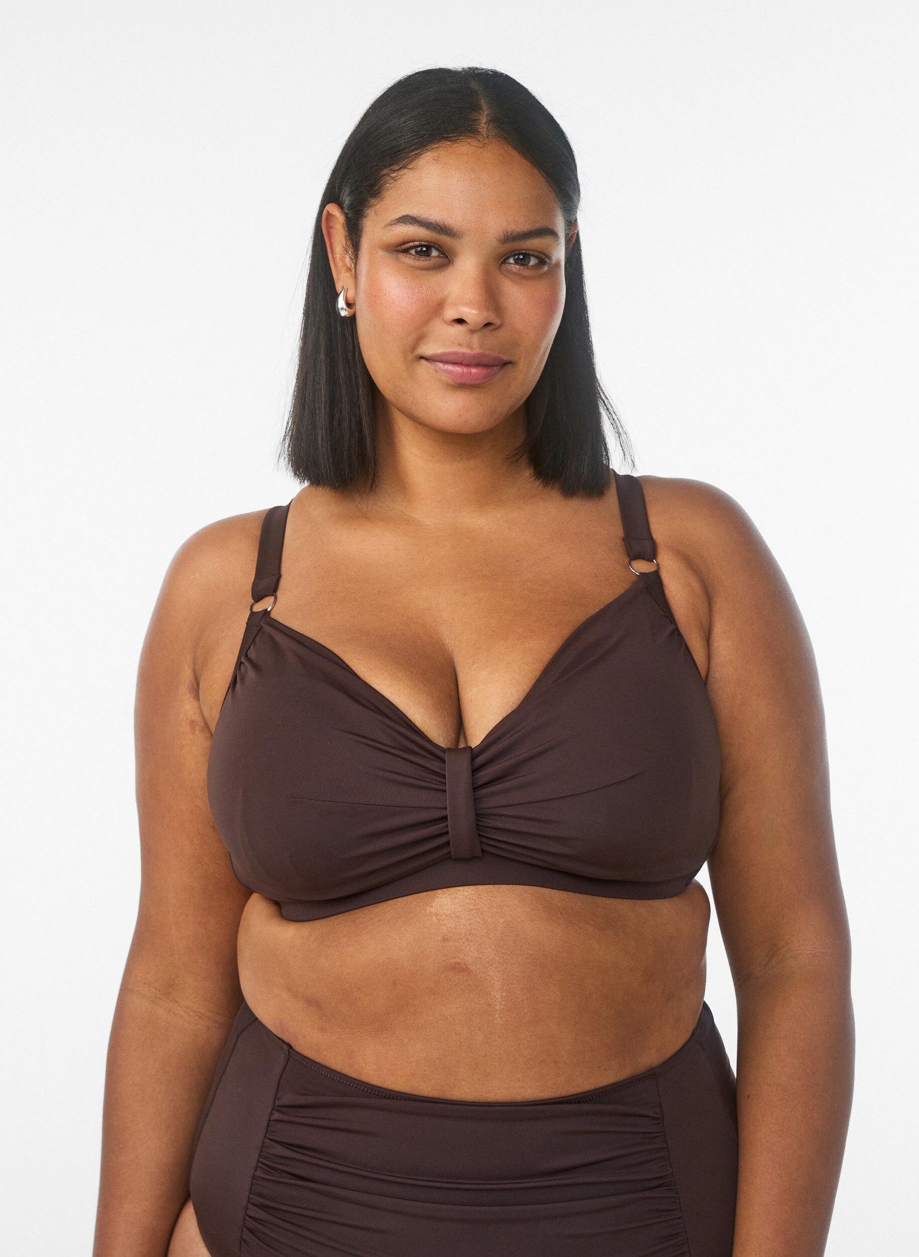 Bikini-bh met beugel en drapering, Bruin, Model