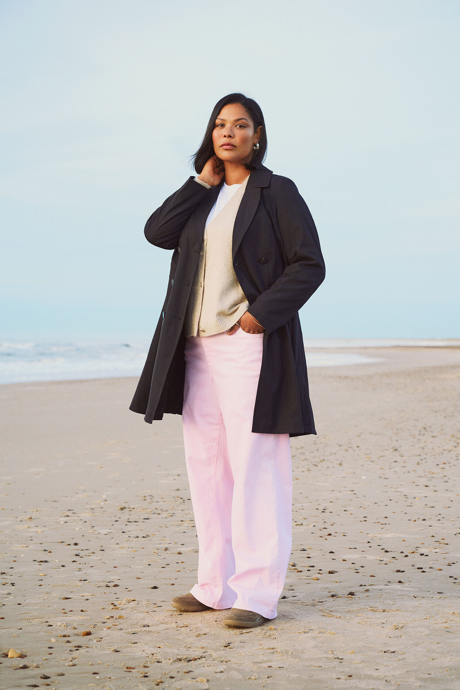 Zwarte trenchcoat, , Model