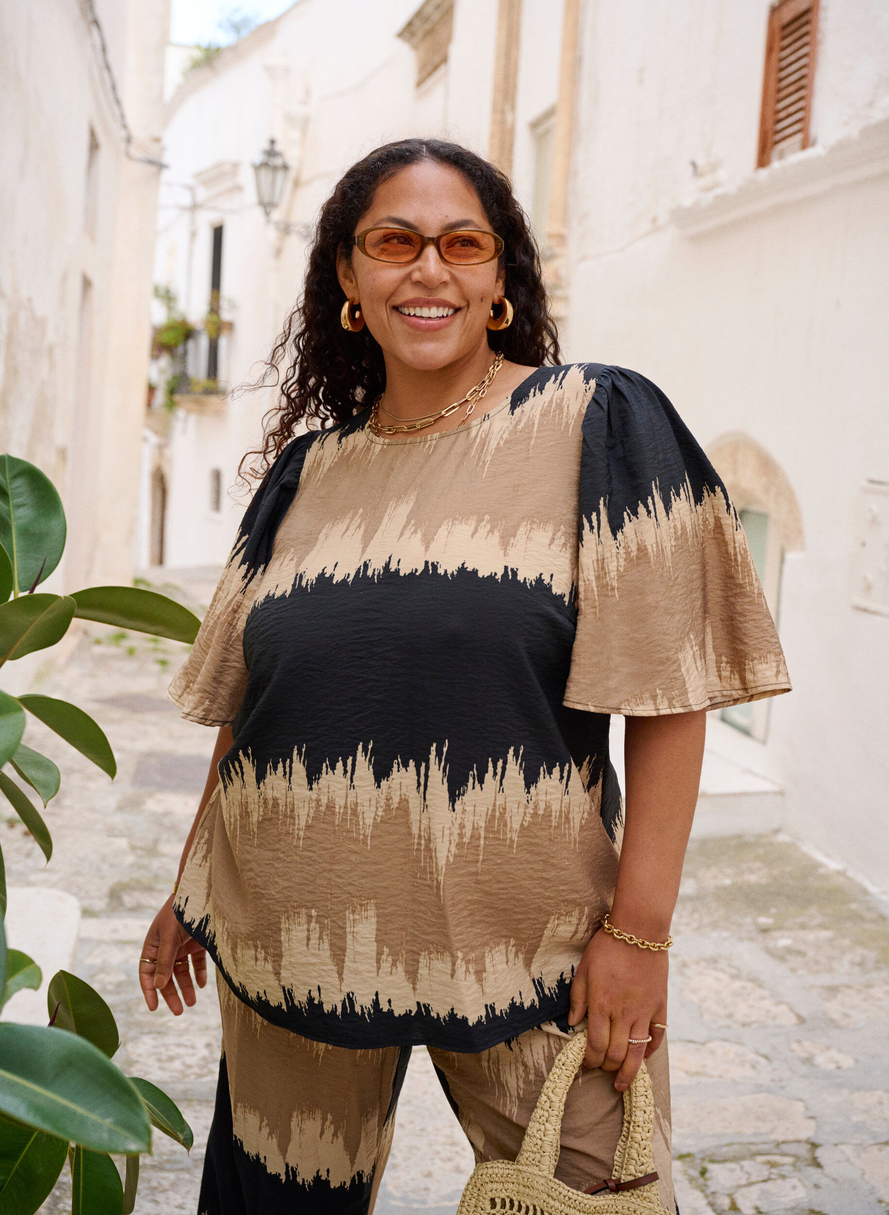 Zizzi Blouse met wijde mouwen en grafische print, Zwart, Image image number 0