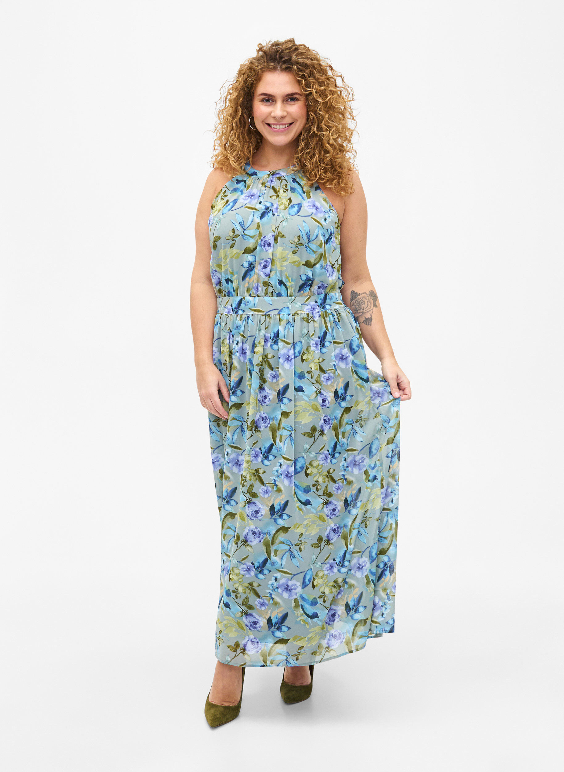 Zizzi Gebloemde maxi-jurk met halternek, Wrought Iron AOP, Model image number 0