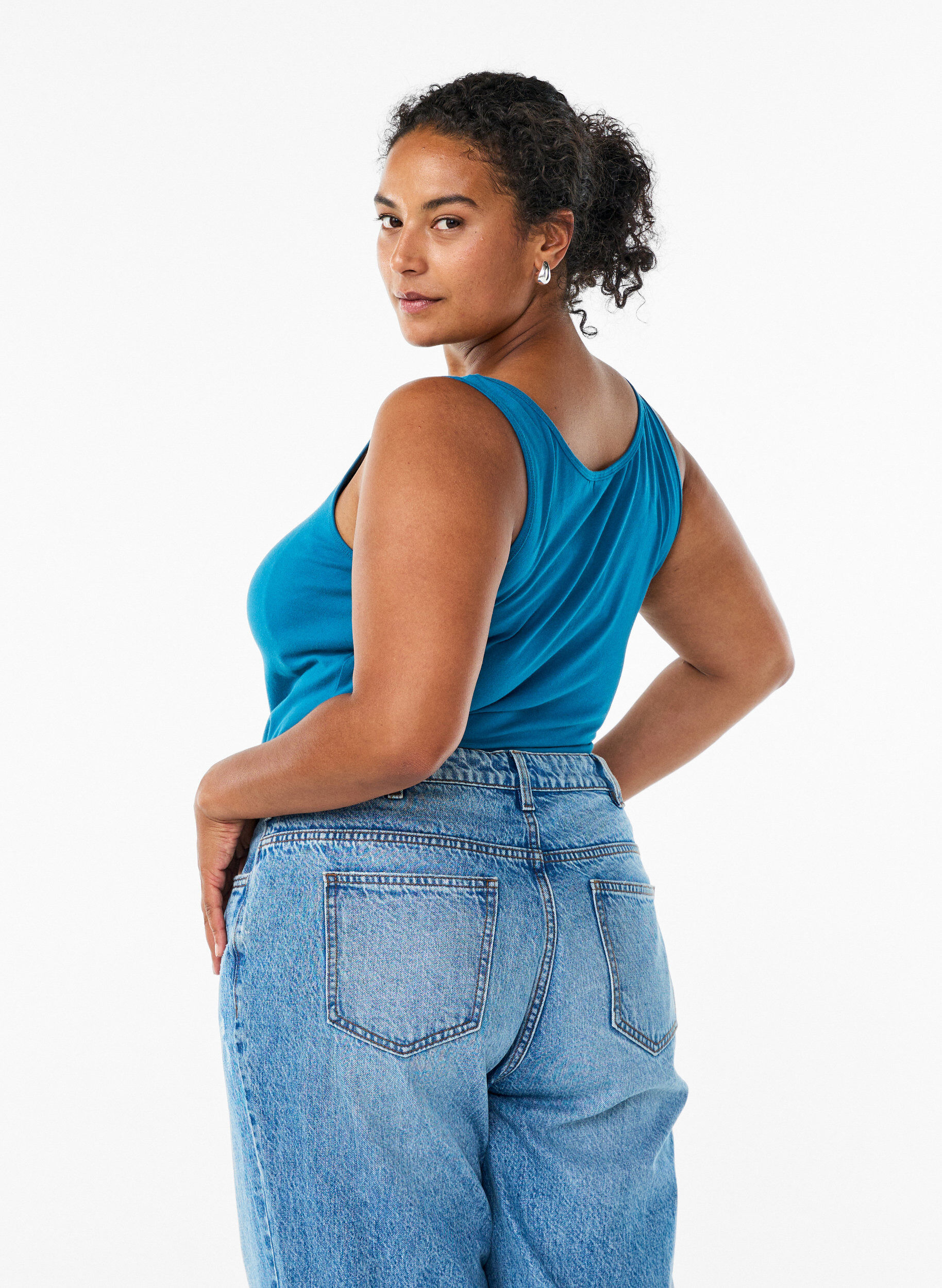 ZizziSolide kleur basis top in katoen, Blauw, Model image number 2