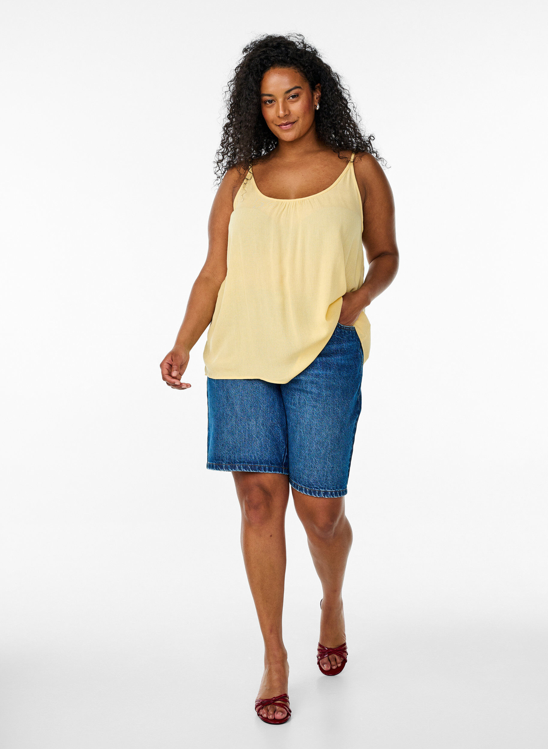 ZizziStrap top in viscose, Geel, Model image number 1