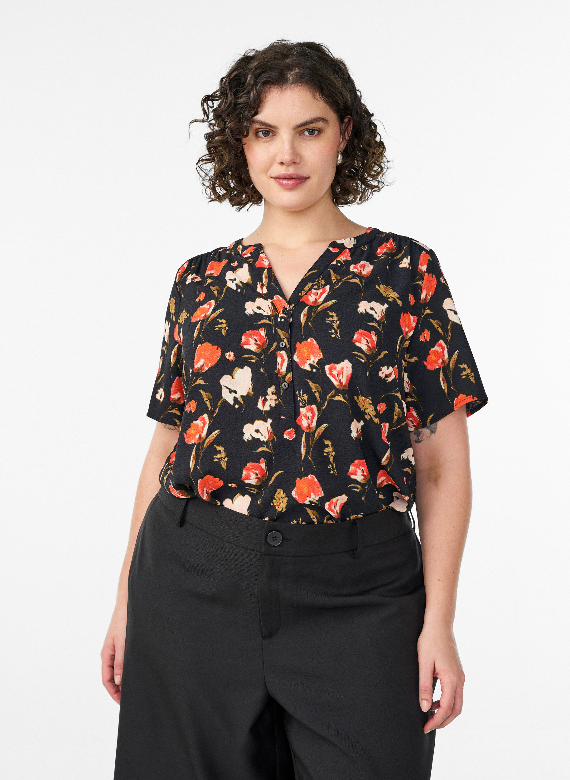 Blouse met korte mouwen en v-halslijn, Zwart, Model