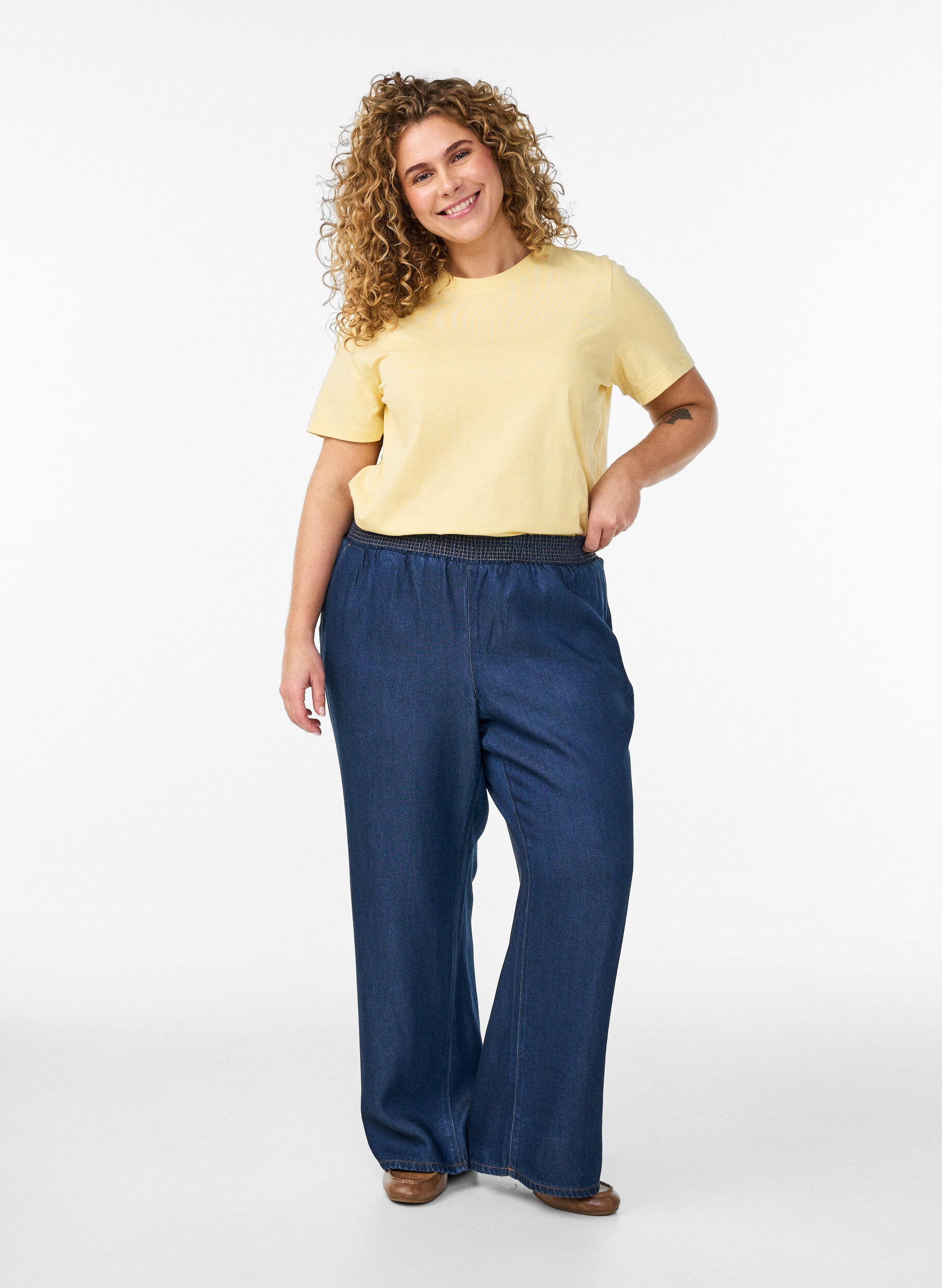 Zizzi Basic katoenen T-shirt met ronde hals, Geel, Model image number 1