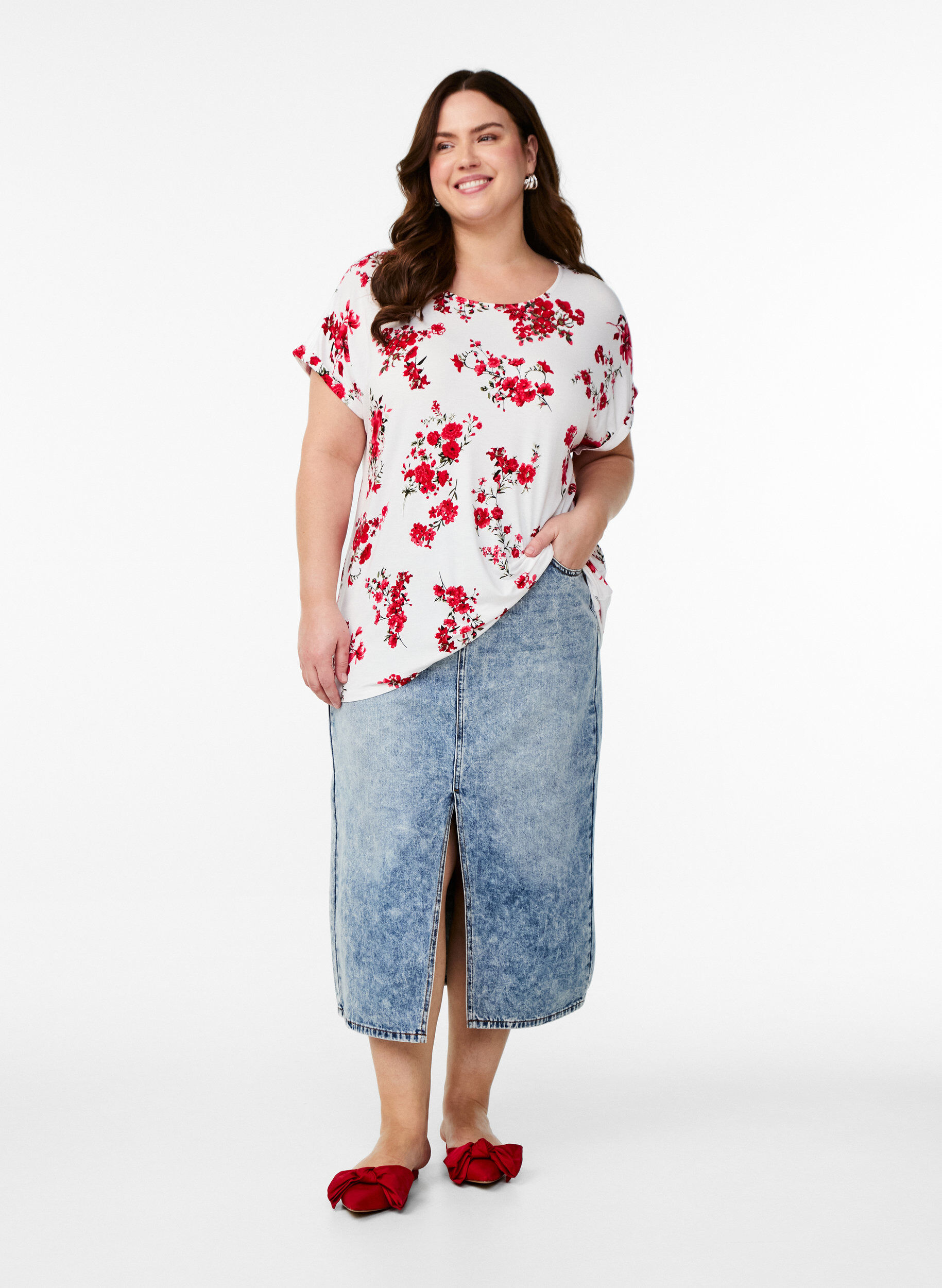 Zizzi T-shirt met bloemenprint, Rood, Model image number 1