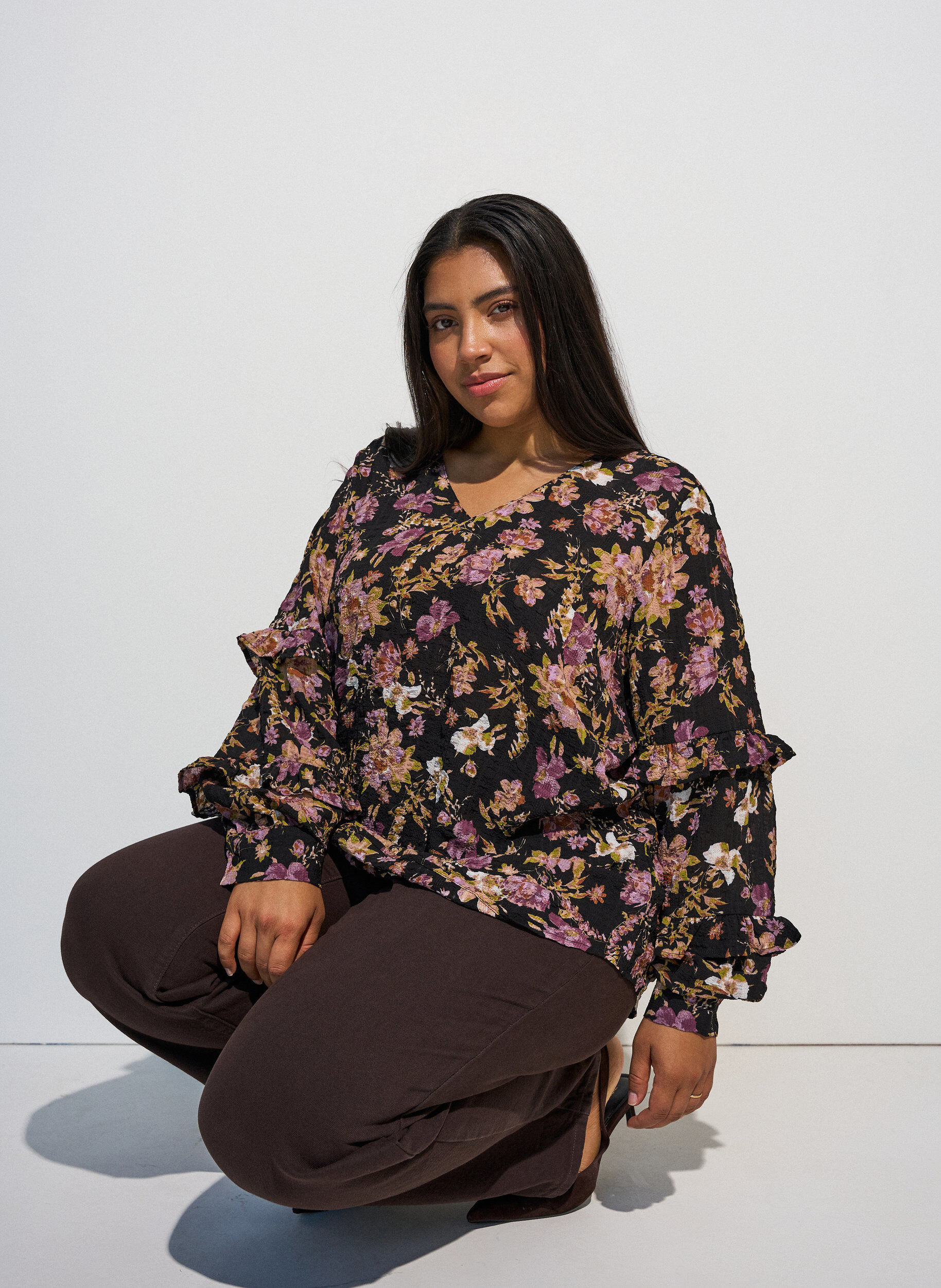 ZizziBlouse met bloemenprint en ruchesdetails, Zwart, Model image number 0