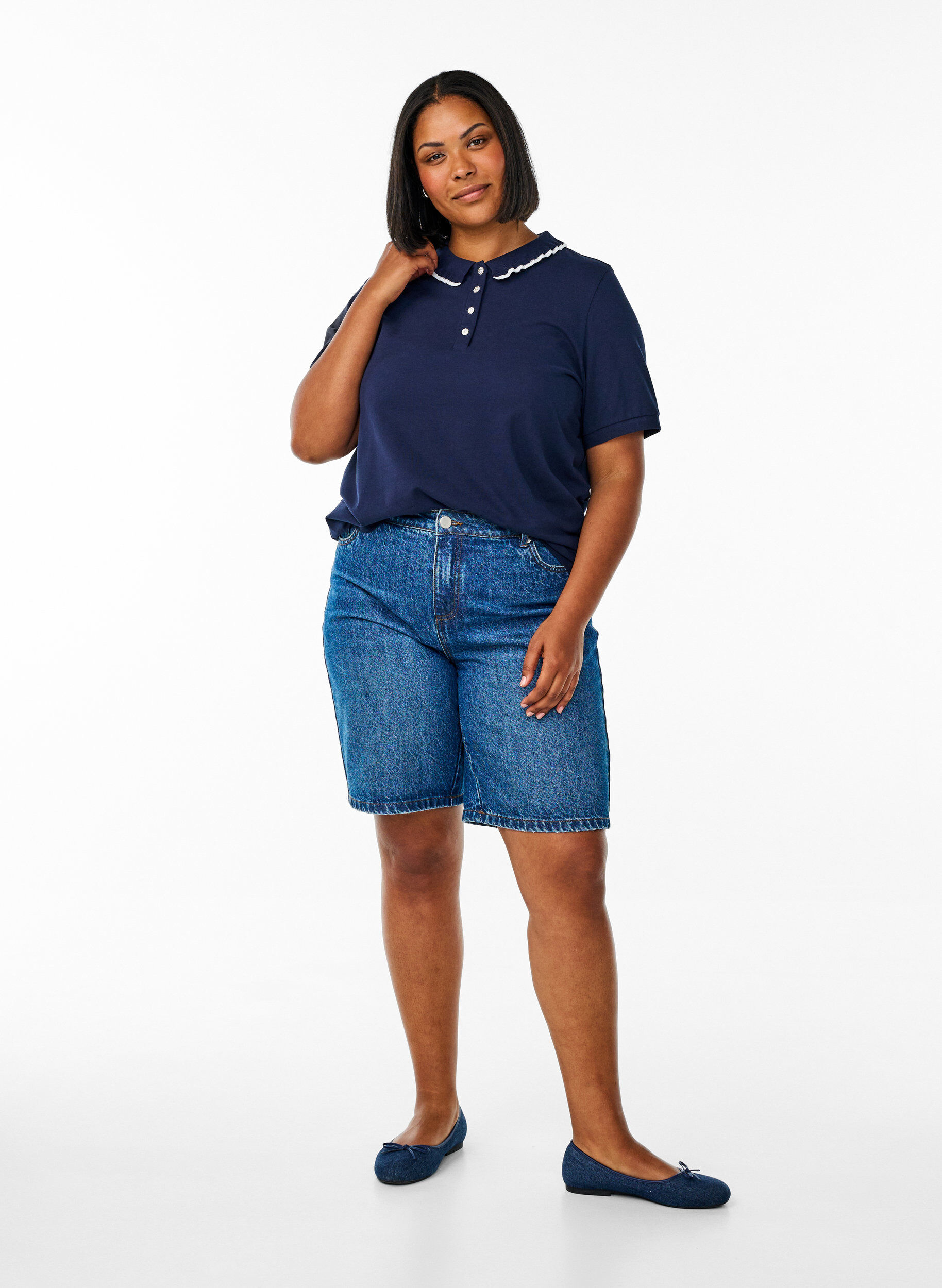 Zizzi Polo shirt met strass knopen en ruches., Blauw, Model image number 1