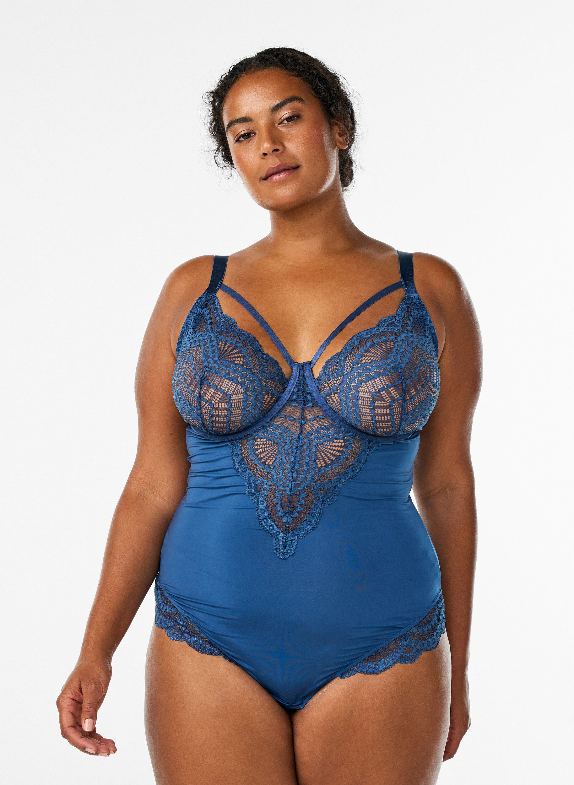 Zizzi Ongevoerd kanten body met bandjesdetail, Blauw, Model image number 0