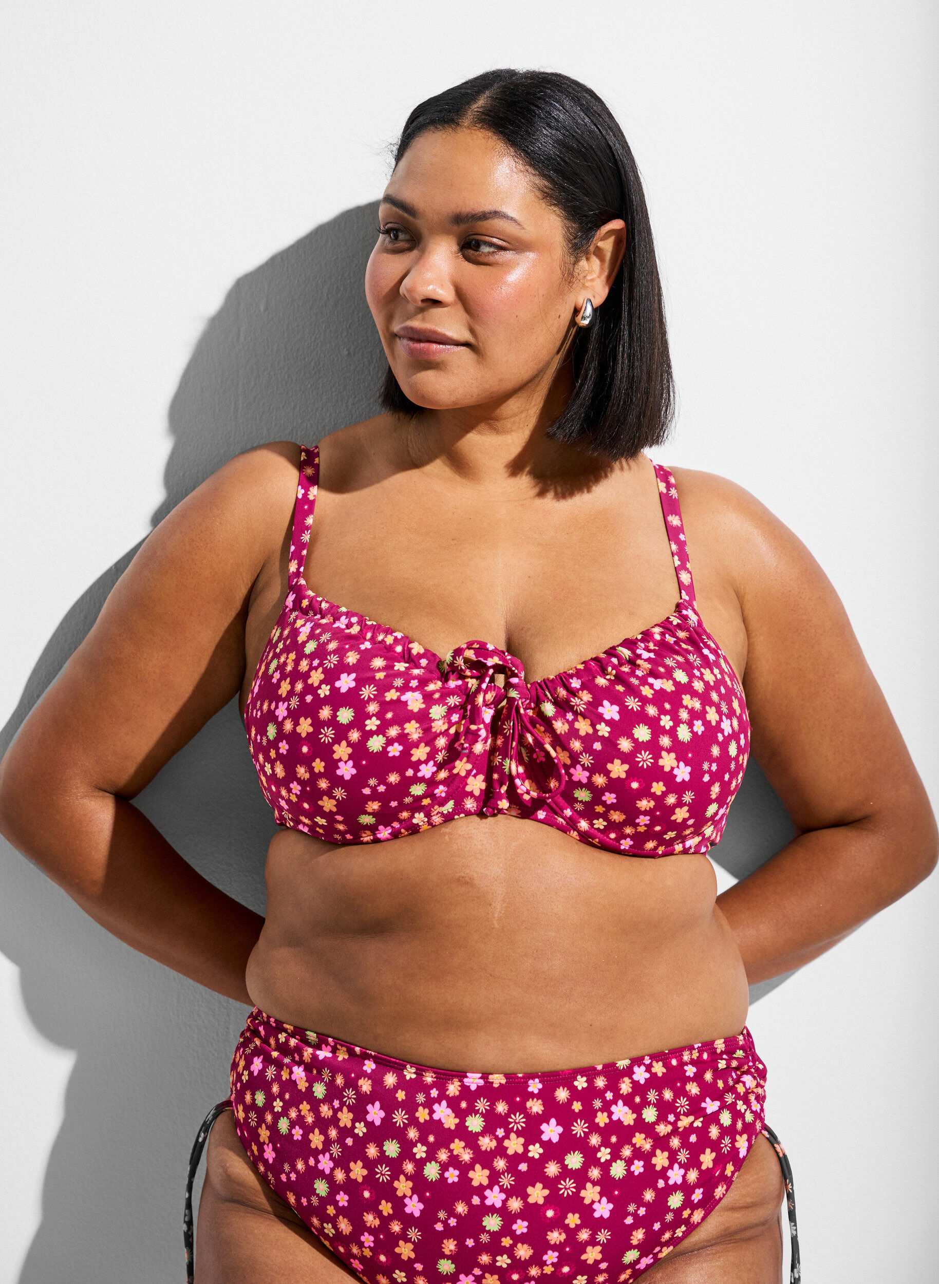 Zizzi Beugel-bikinitop met strikbandjes, Rood, Model image number 0