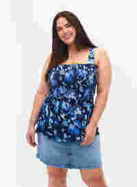 Borstvoedingsvriendelijke top met kousenband, Blue Flower Print, Model