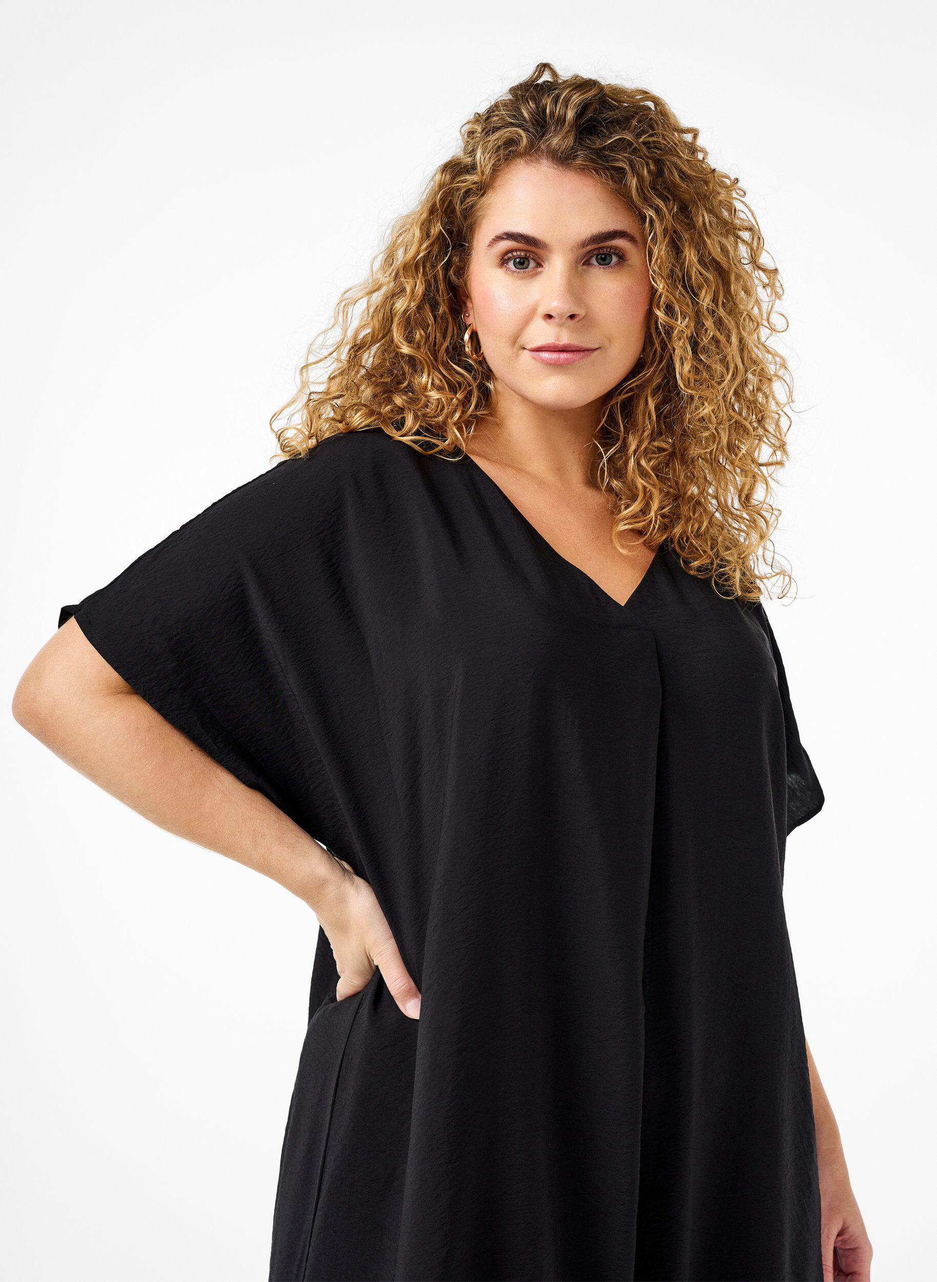 ZizziJurk met V-hals van viscose, Zwart, Model image number 2