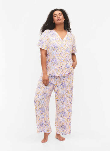 Losse viscose pyjama broek in all-over print, Cameo Pink AOP, Model image number 0