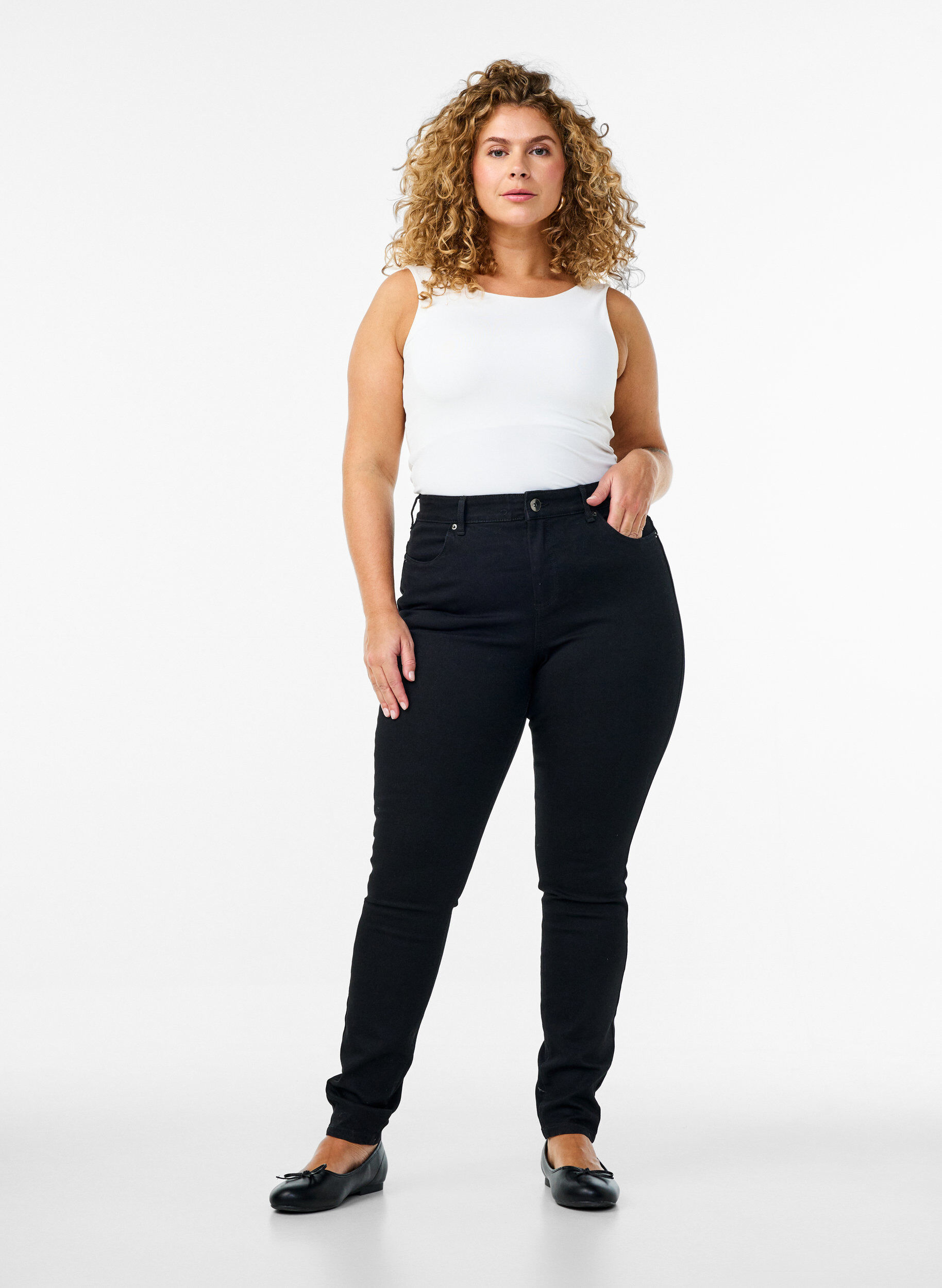 Amy jeans met een hoge taille en super slanke pasvorm, Zwart, Model