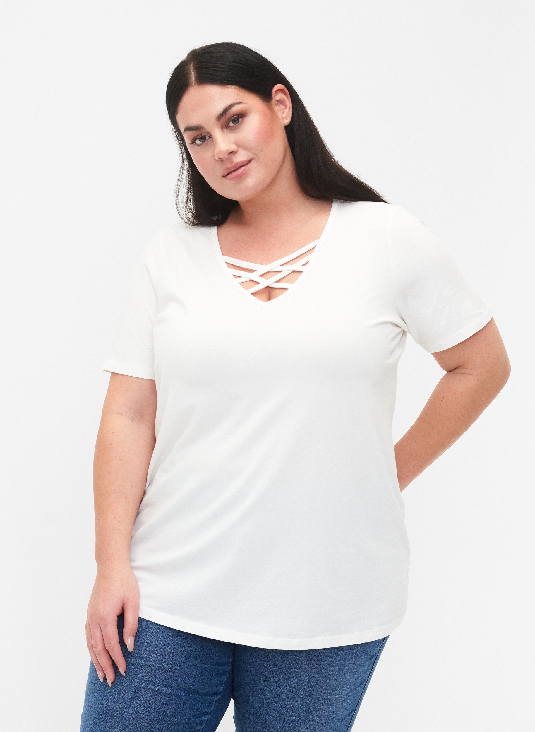 Zizzi T-shirt met v-hals en kruisdetail, Warm Off-white, Model image number 0