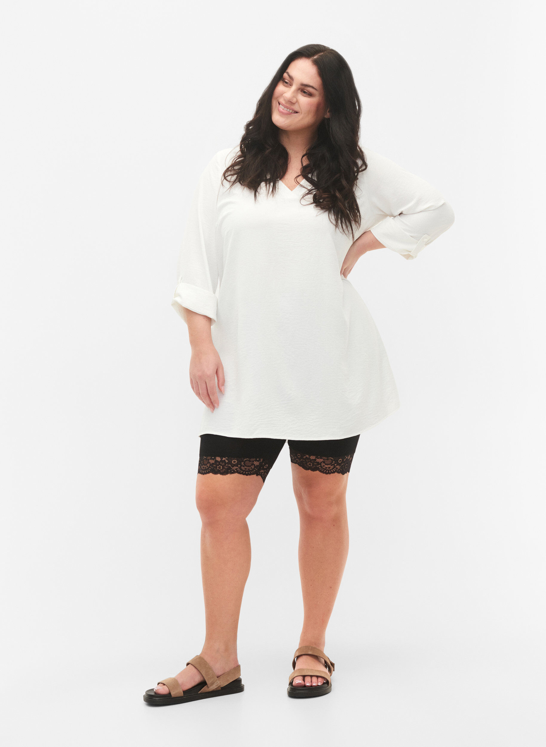 Zizzi Fietsbroekje met kanten rand, Zwart, Model image number 1