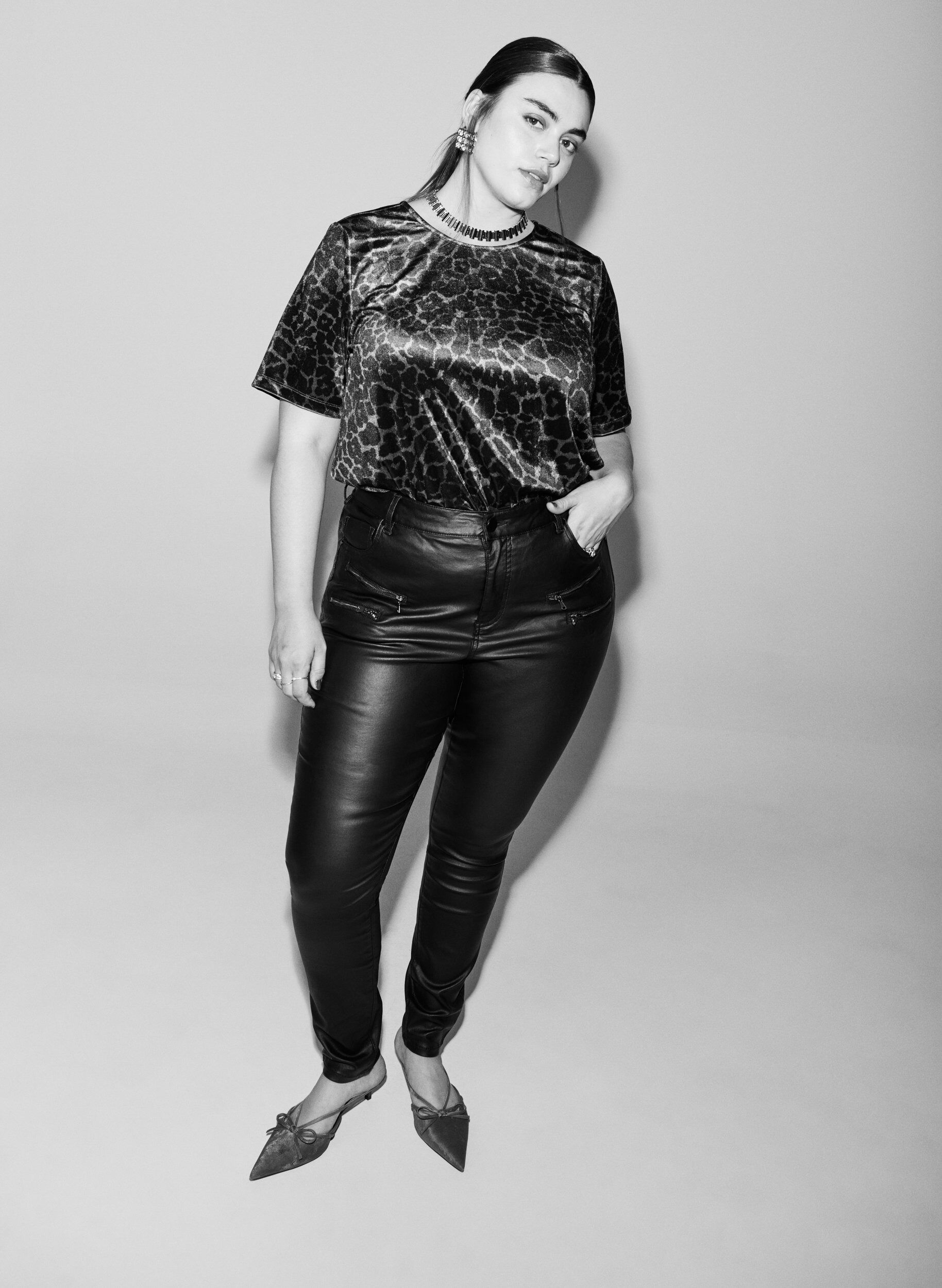 Zizzi Gecoate Amy jeans met ritsdetail, Zwart, Image image number 0