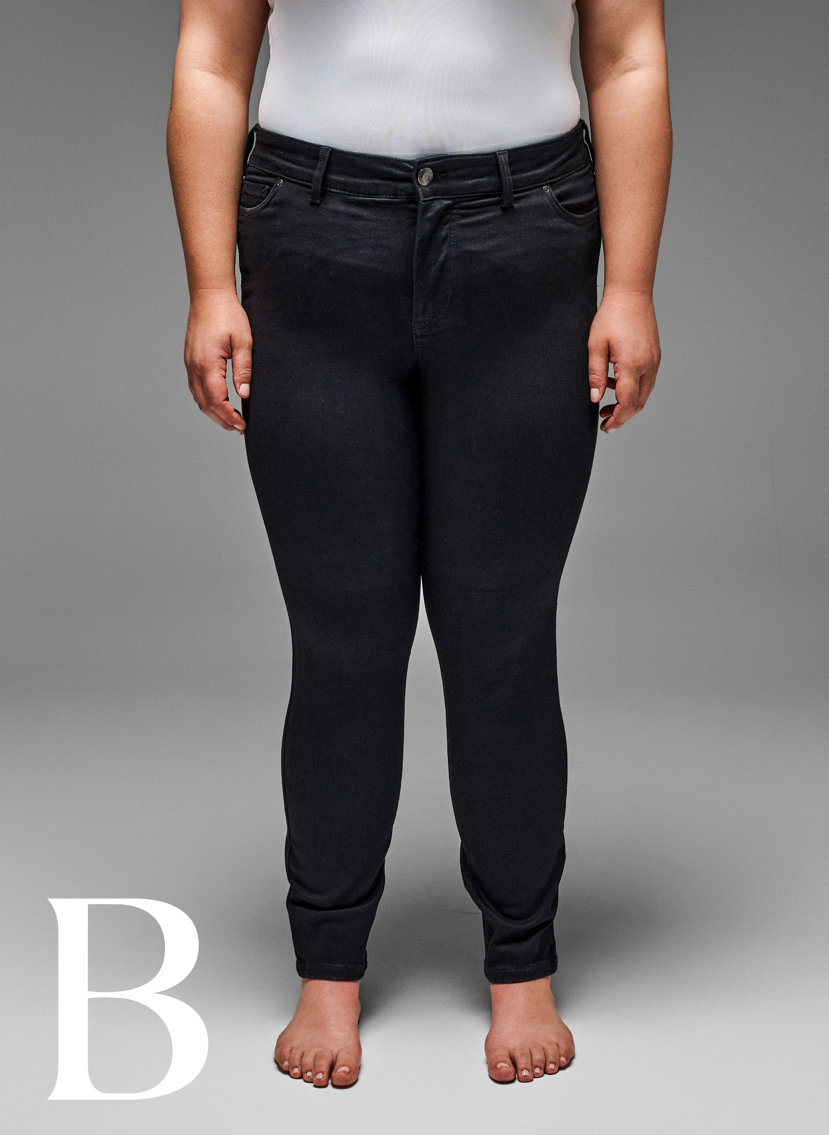 Zizzi Strakke pasvorm jeans met een normale taille, Black, Model image number 4